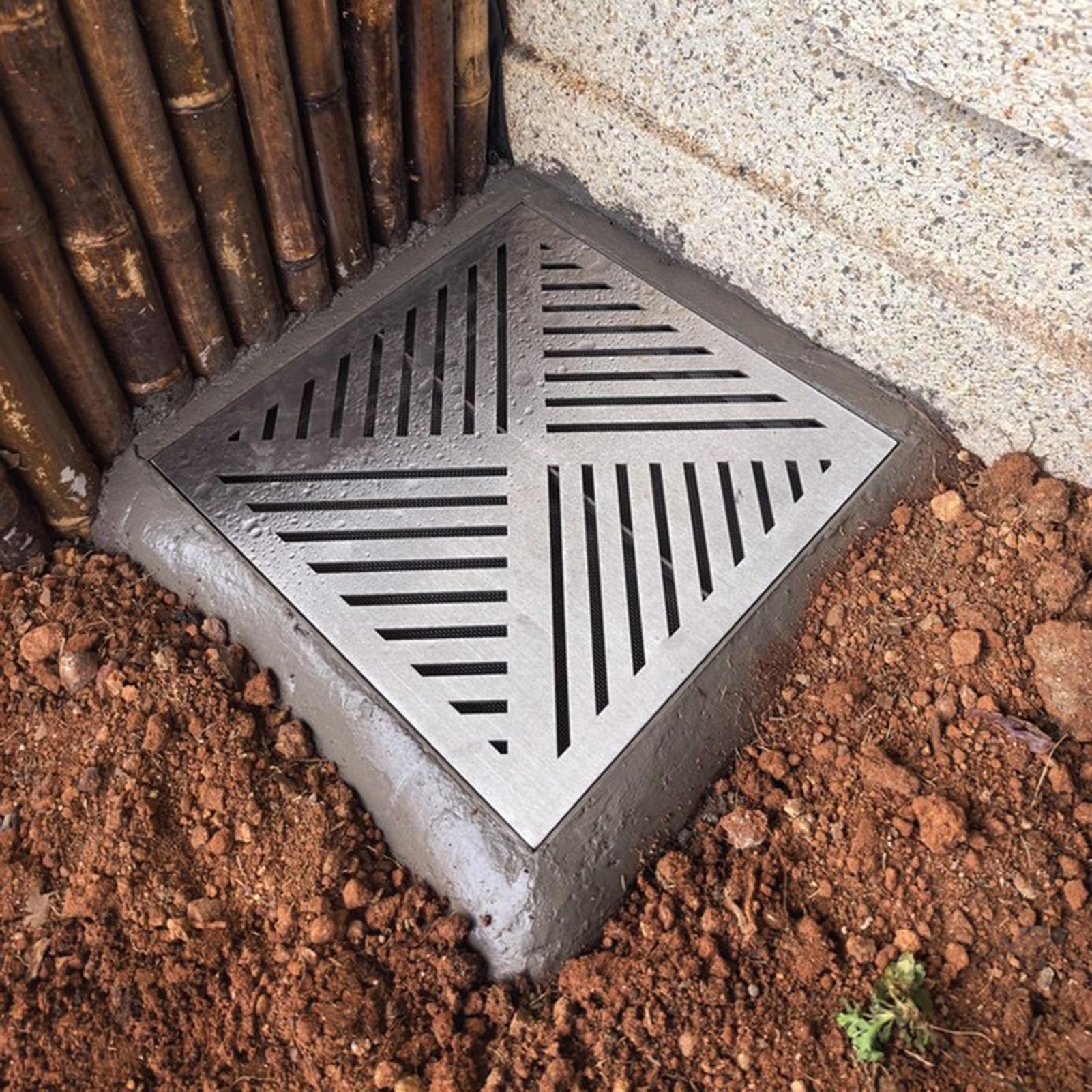 Grille de drainage extérieure Vibeo en acier inoxydable robuste pour terrasse carrée