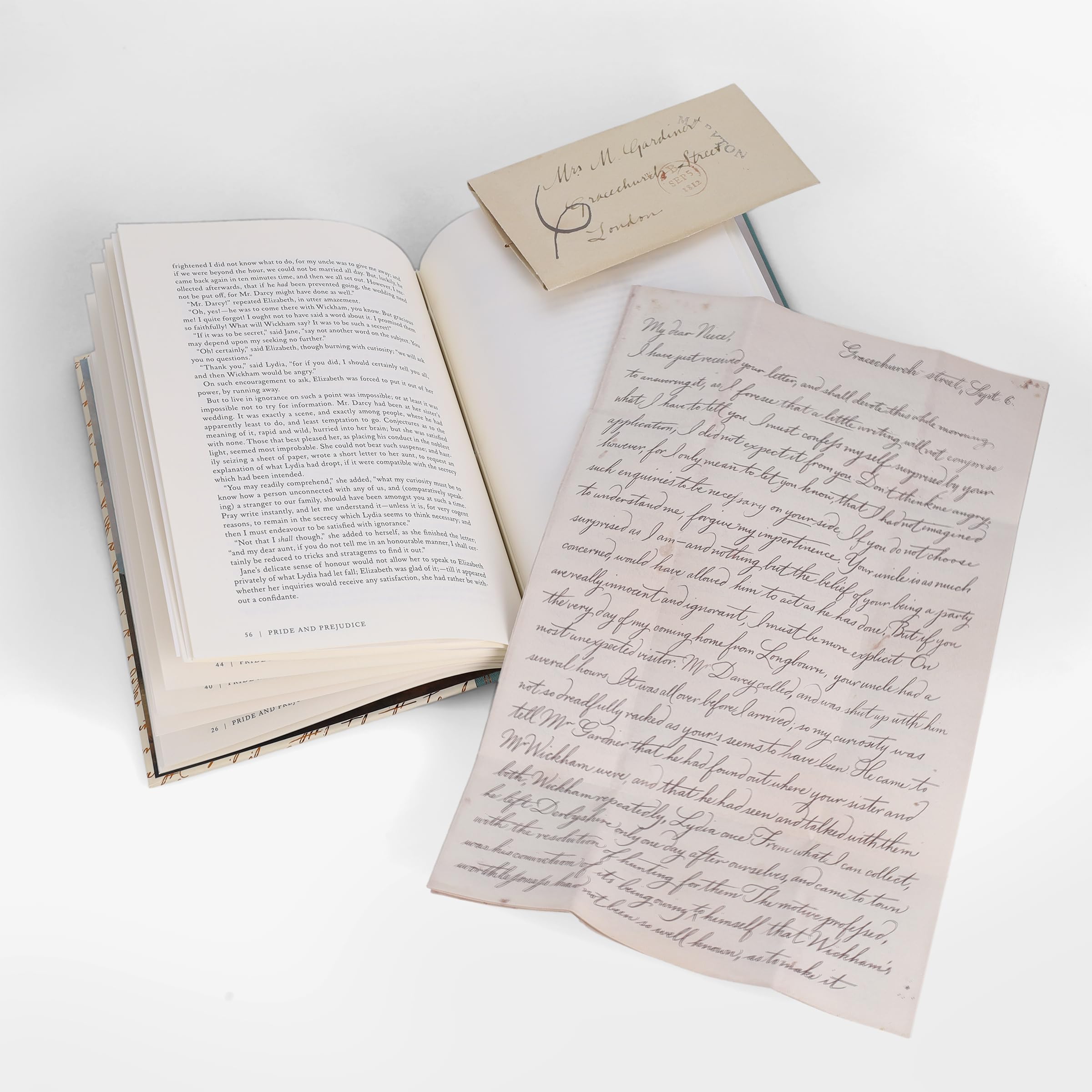Pride and Prejudice (Collector’s edition): The Complete Novel, Featuring the Characters’ Letters and Papers, Written and Folded by Hand