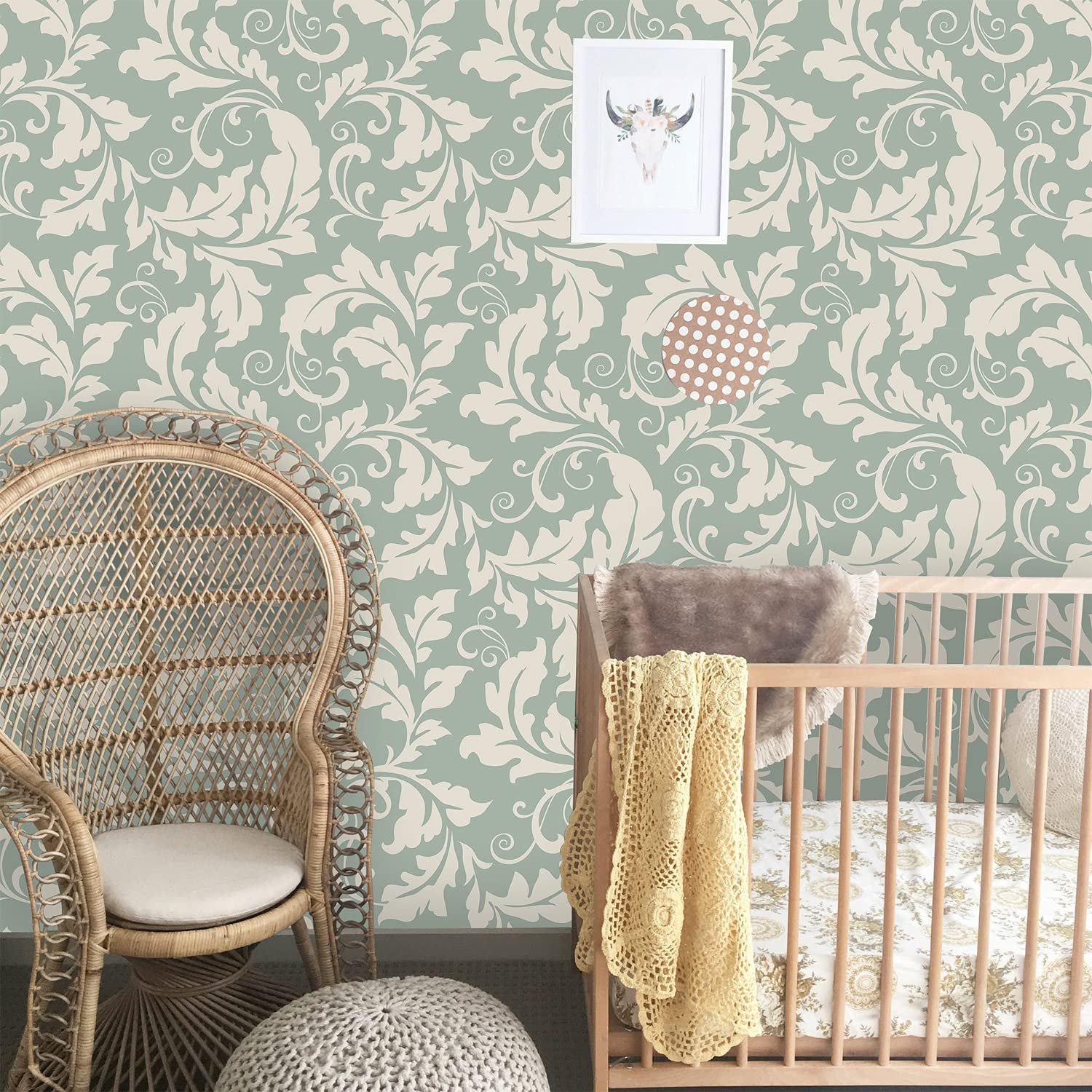 Papier peint intissé floral pour rénover facilement un meuble abîmé ou un mur