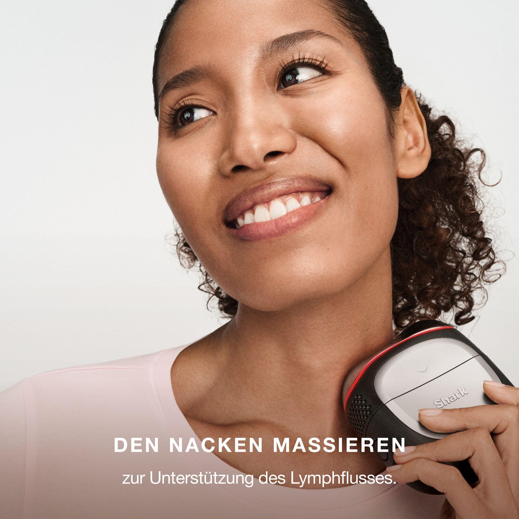 Shark DePuffi Instant Hot + Cold Kontrasttherapie-Gerät, in Zusammenarbeit mit Dermatologen entwickelt, um mit 6 temperaturgesteuerten Stufen Schwellungen zu reduzieren, zu beruhigen & zu konturieren.