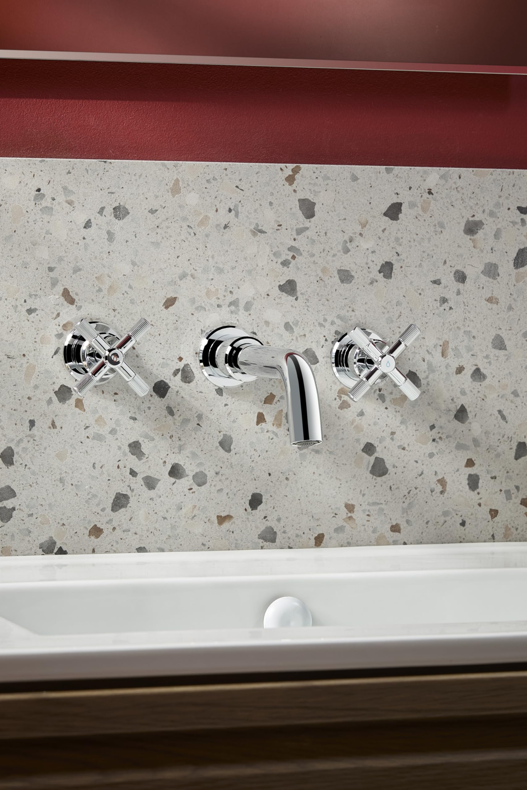 Bristan Cruzar - Grifo mezclador para lavabo con 3 orificios para montaje en pared, con función de ahorro de agua, acabado cromado