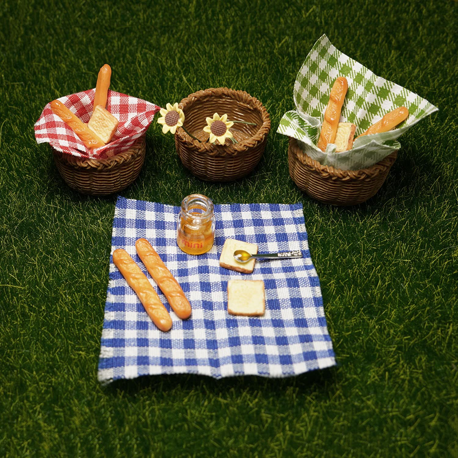 Miniature Food Dollhouse Accessories Garden Decor 1:12 Scale Bread Honey Picnic Basket Cloth Flowers 9PCS Garden Decoration Mini Room Display Props Model (Red Picnic Cloth)