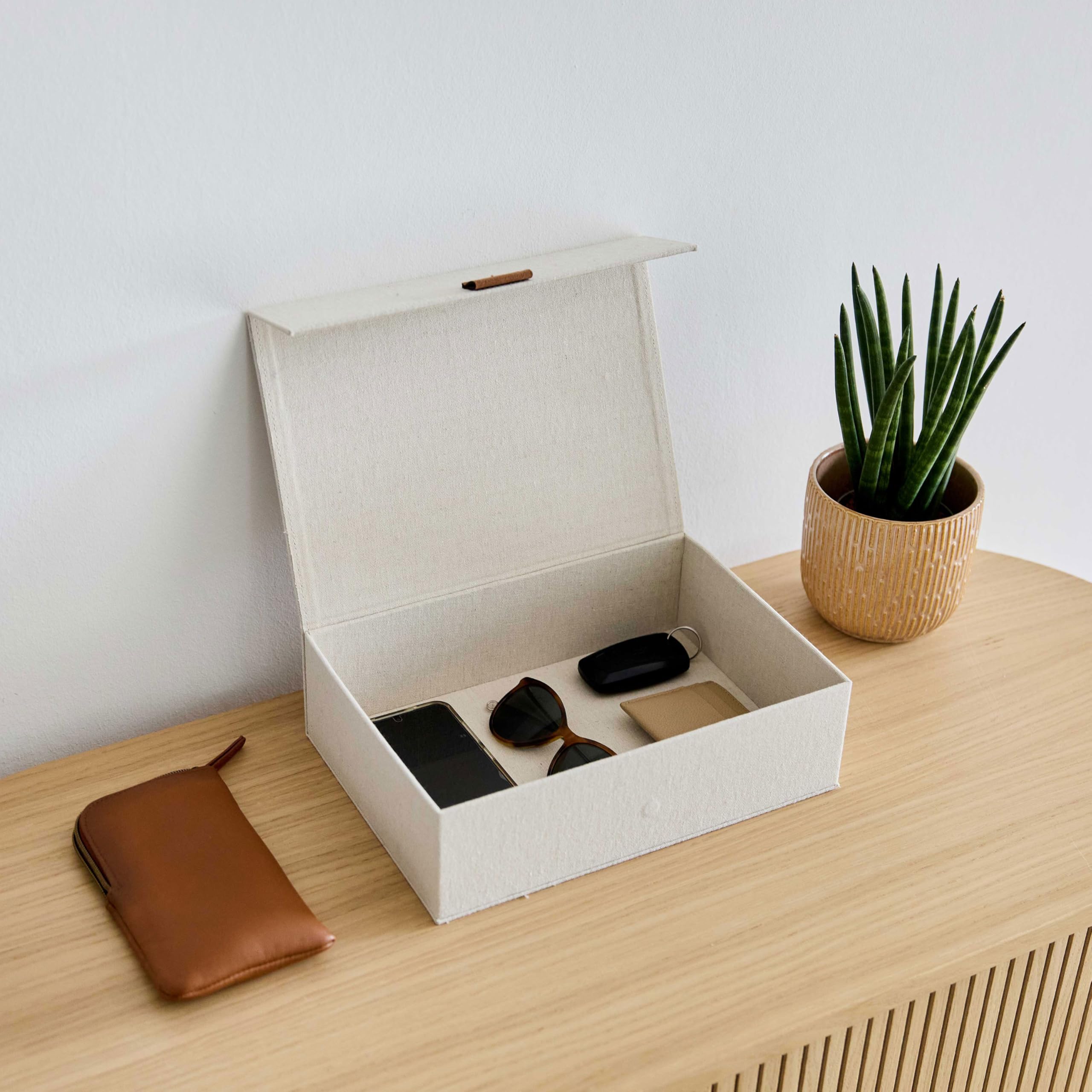 LOVE IT STORE - Premium - Set di 2 scatole in tessuto di lino, chiusura magnetica, impilabili, per documenti, ufficio e accessori, 28x20x8,5 cm & 32x22x10,5 cm