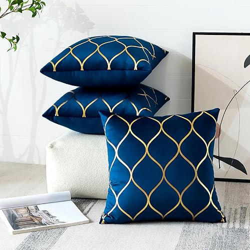 Miniatura 7 de OTOSTAR Juego de 4 fundas de almohada decorativas doradas de 18 x 18 pulgadas, fundas de almohada cuadradas de terciopelo suave, fundas de cojín