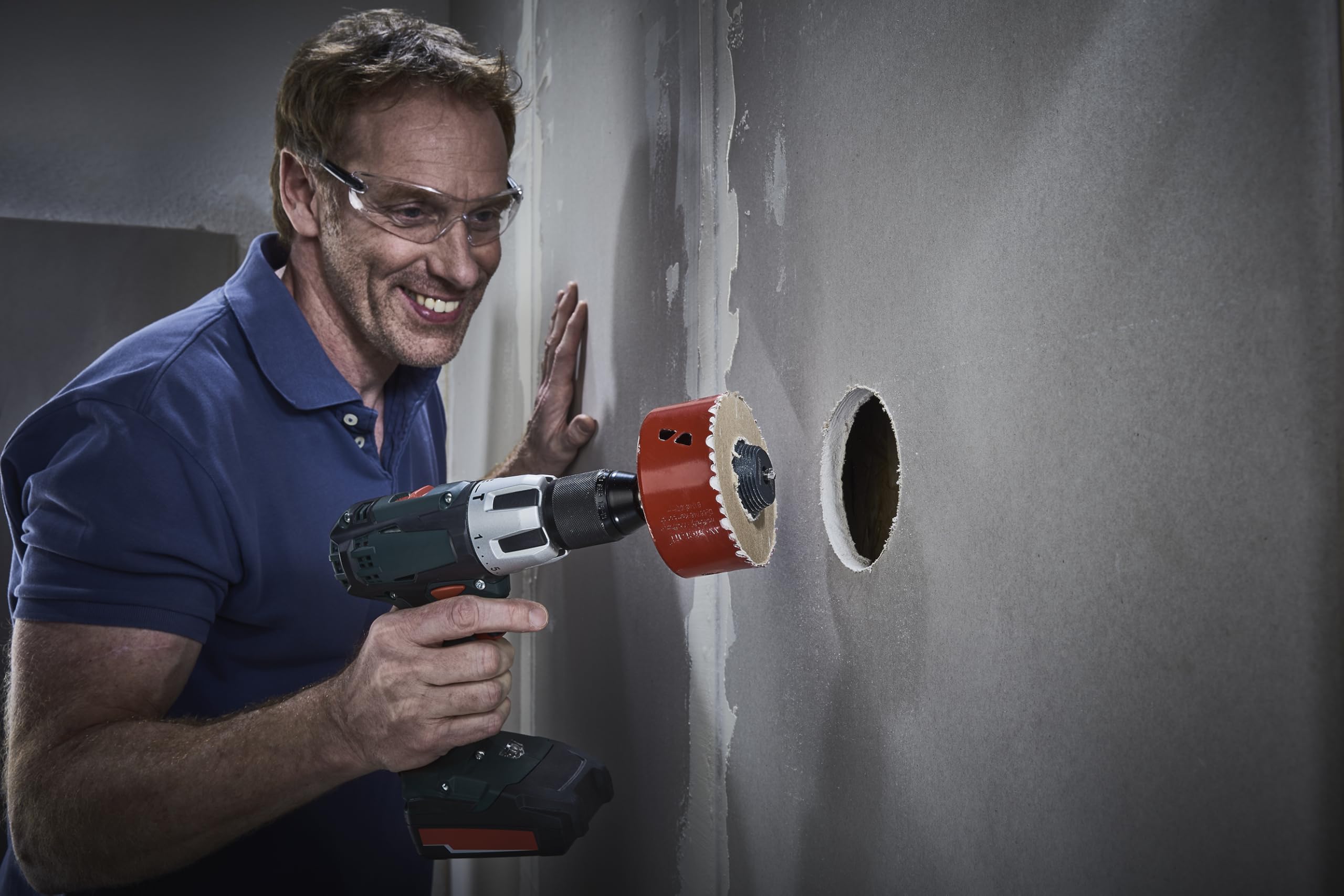 wolfcraft Aufbohrhilfe-Set für Lochsägen - Vorhandene Lochbohrungen erweitern I größere Spots in die Decke einbauen I Einbauhilfe für Halogenstrahler - Zentrierhilfe - Made in Europe - 5953000