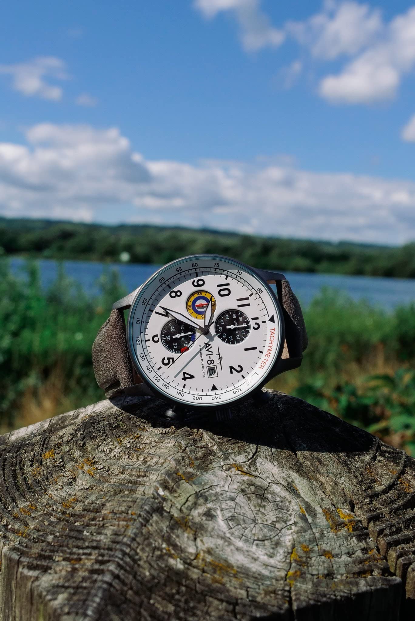 AVI-8 Hawker Hurricane AV-4011 - Reloj cronógrafo clásico para Hombre de 43,5 mm con Correa de Piel, Blanco/Gris, Cronógrafo