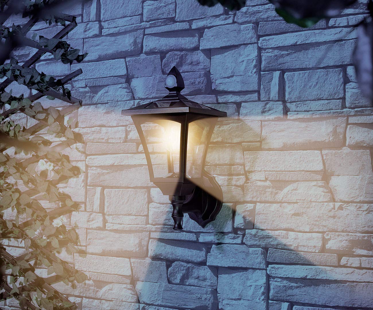 Royal Gardineer Gartenlampe: Solar-LED-Stand- & Wandlaterne, PIR-Sensor, Dämmerungssensor, 300 lm (Solarlaterne mit Dämmerungssensor, Sockel-Laterne, Panel)