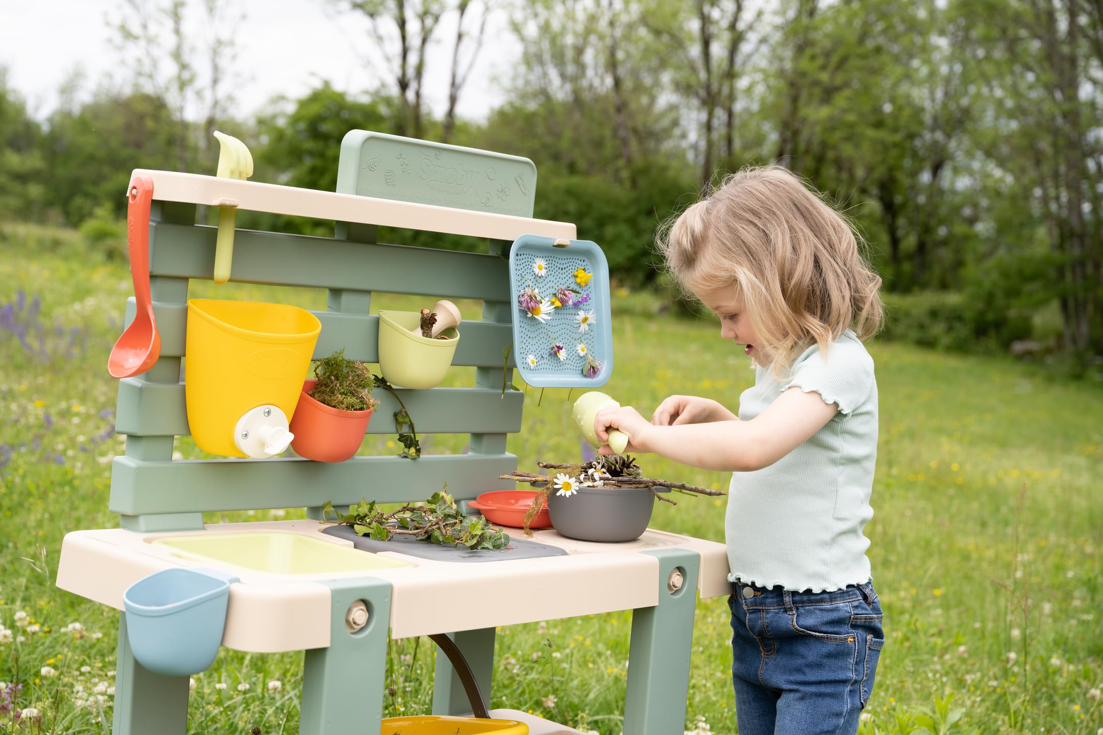 Smoby Life Cocina de Barro – Juguete de Exterior Infantil con 11 Accesorios – Depósito de Agua 1L y 2 Grandes Bandejas Extraíbles – Plástico Reciclado con Tratamiento Anti-UV +3 Años (7600840208)