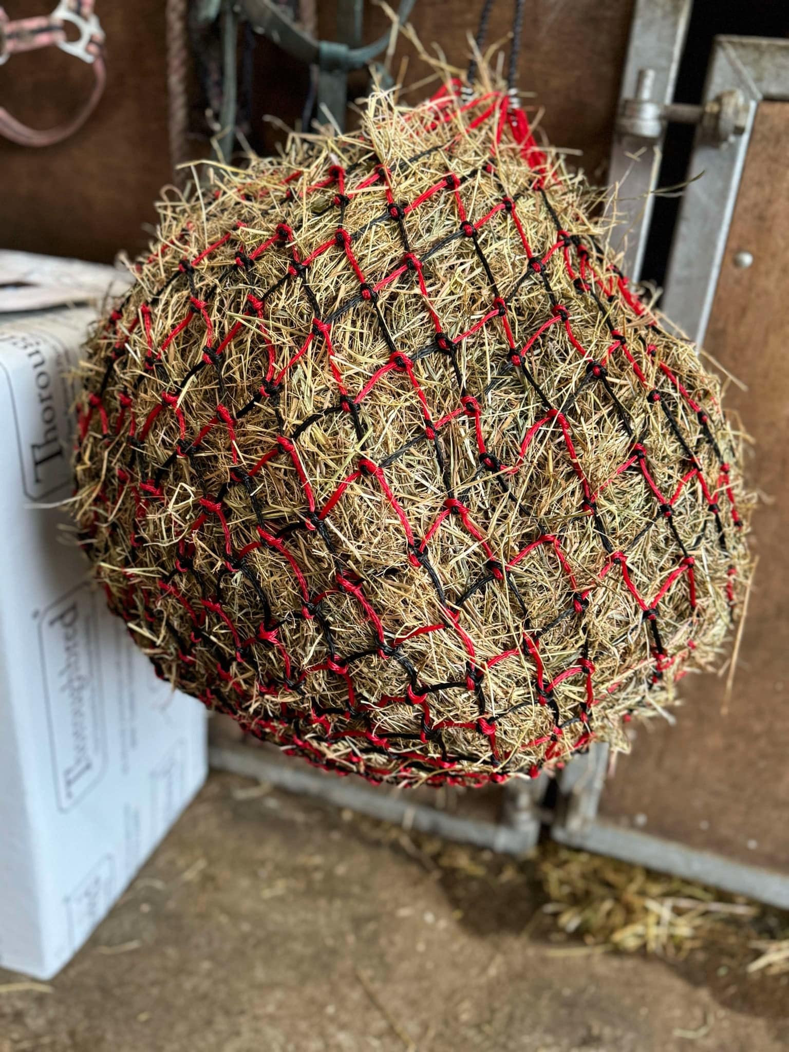 Dual Tone Spiral Haynet for Horse Durable Long Lasting Yard Feeding Bag Large (Red/Black)