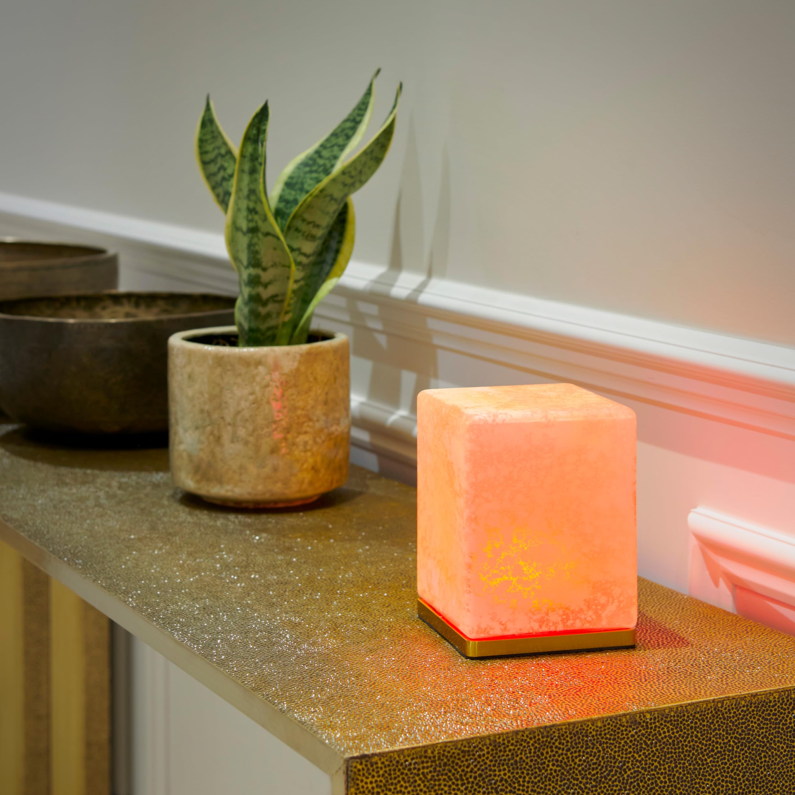 Omniance Delphine Lámparas de Mesa Inalámbricas Pack de 4, 8 Fuentes de Luz | Recargable regulable cambio de color, base dorada cristal efecto mármol, USB-C, para restaurante, bar y hotel