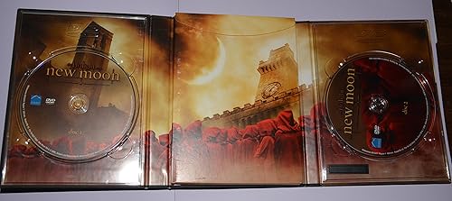 Miniatura 3 de The Twilight Saga New Moon Two-Disc DVD Gift Set with Charm Necklace and Bonus Features