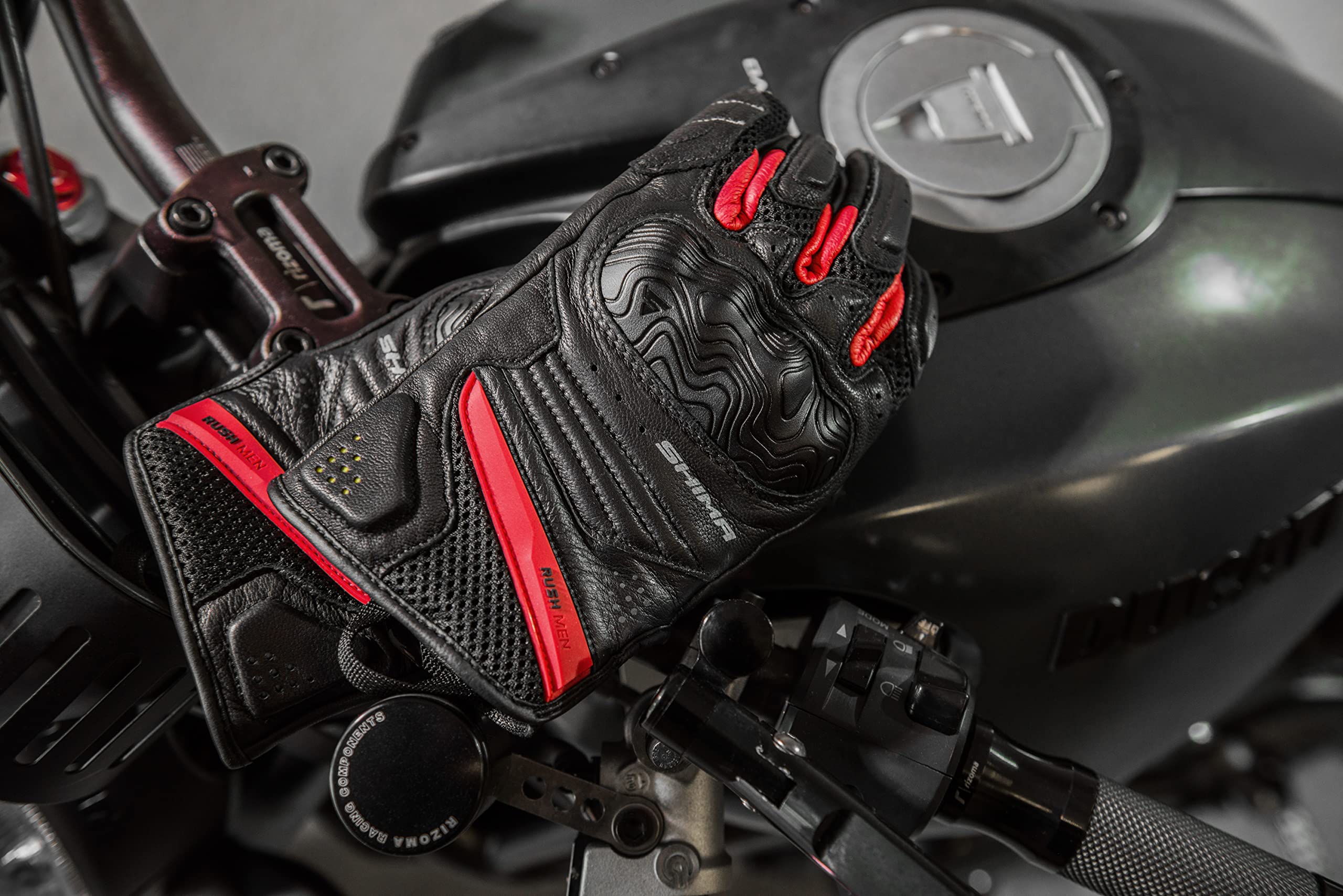 SHIMA RUSH GLOVES MEN BLACK, skórzane krótkie rękawice motocyklowe z ochraniaczami (czarne, M)