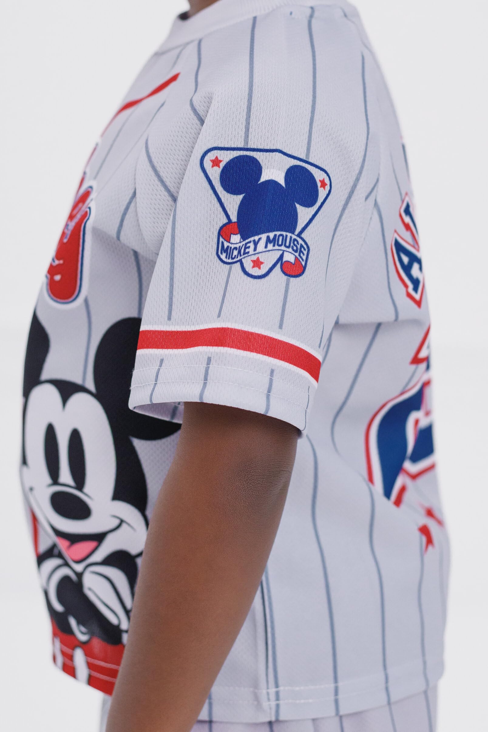 Disney Conjunto de camiseta y pantalones cortos de malla para bebés a niños grandes (12 meses - 10-12)