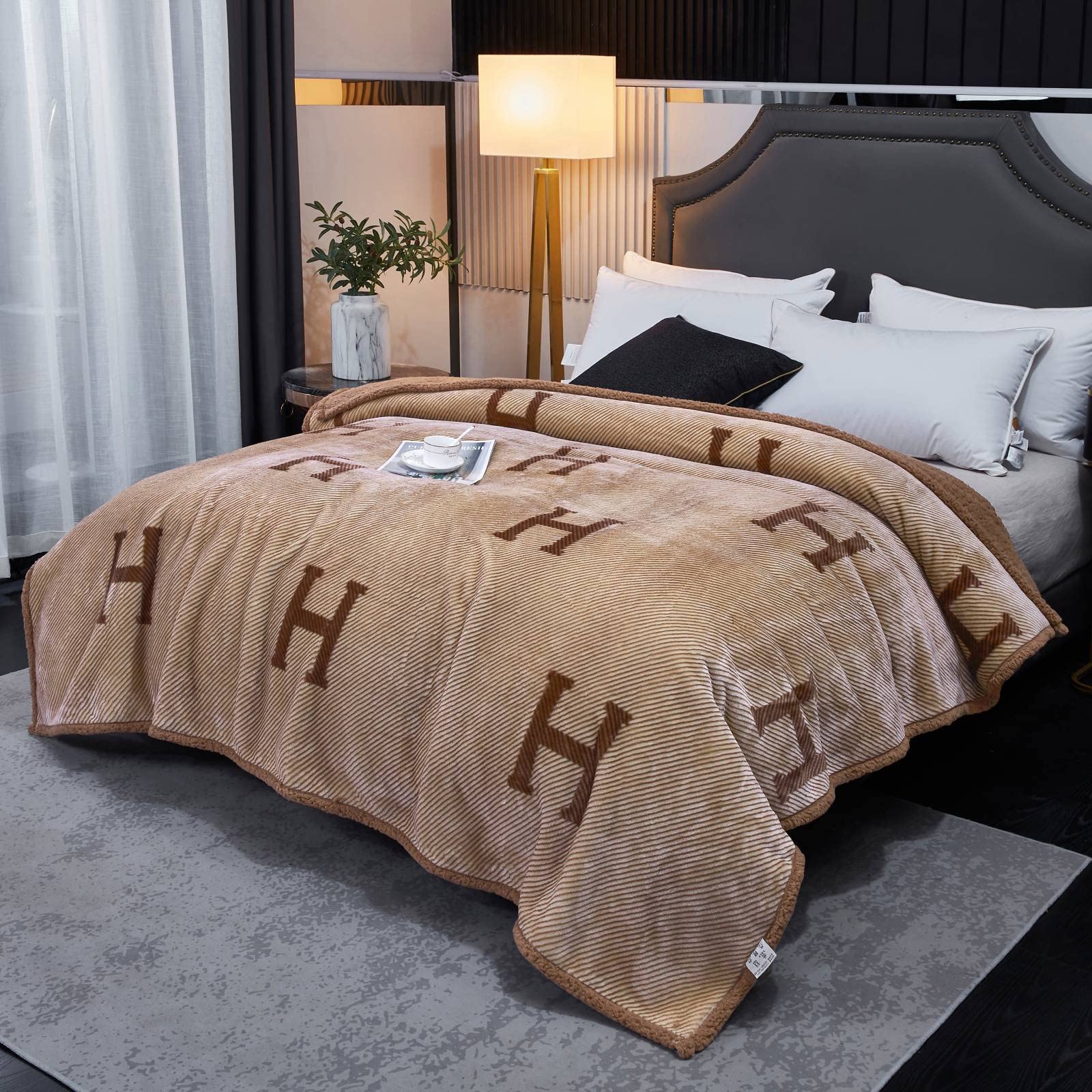 PAROMONG Plaid Sherpa Blanket, Super Soft Cozy Blanket, 520GSM Thick Warm Blanket for Autumn and Winter (Light Brown, 80" x 90")
