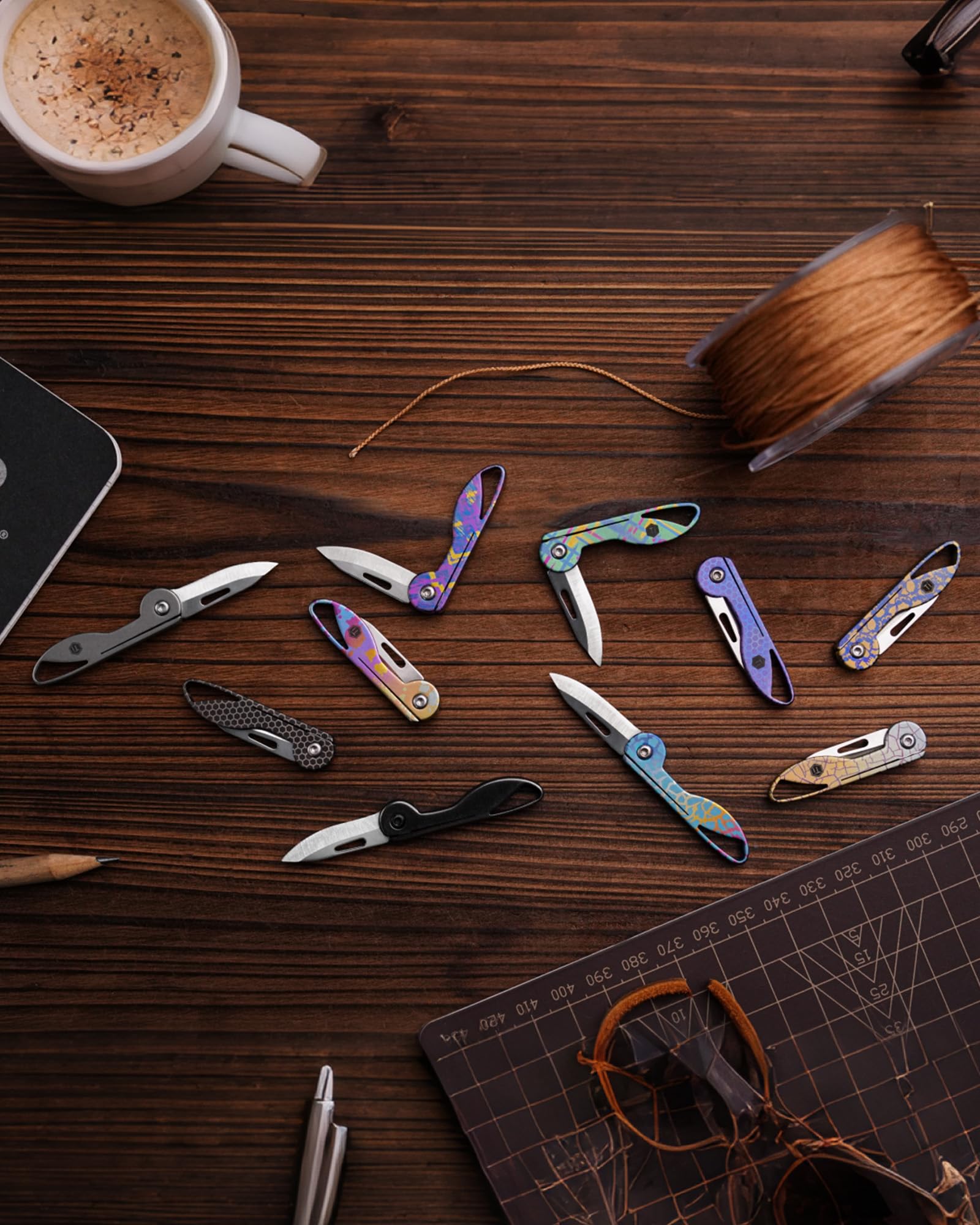 KeyUnity KK05 Mini coltello tascabile in titanio per l'uso quotidiano - Lama pieghevole affilata come un rasoio, strumento EDC leggero per il campeggio