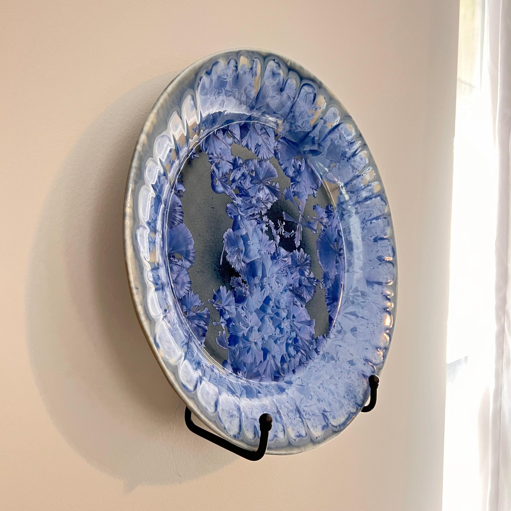 Milltown Merchants™ Metal Display Stand - Free Standing or Wall Mounted Decorative Plate Holder - Versatile Plate Hanger Stand - Black Metal Plate Stand (1 Pack, Medium)