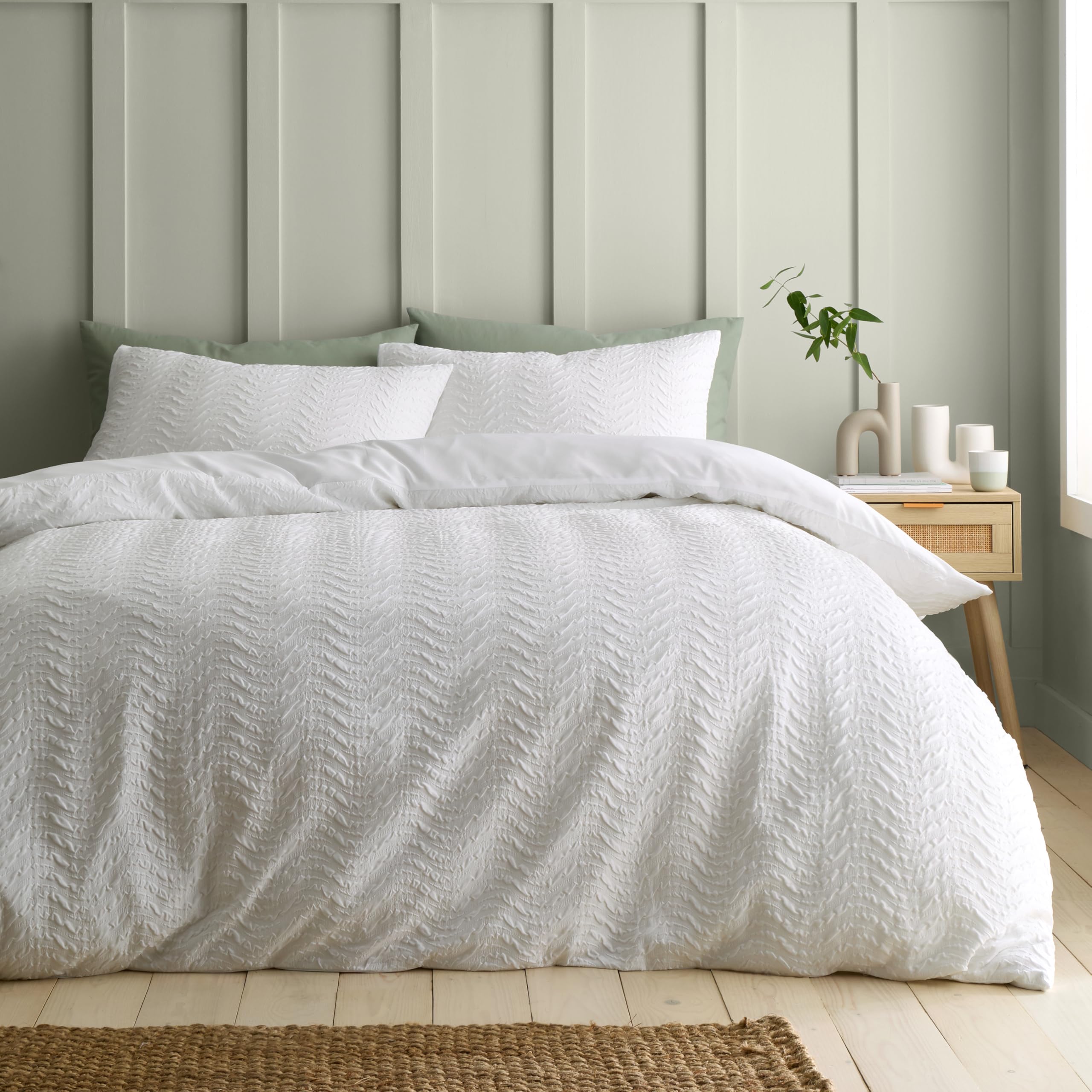 Catherine Lansfield Heatset Wave White Duvet Cover Set King Bedding Set from B&Q