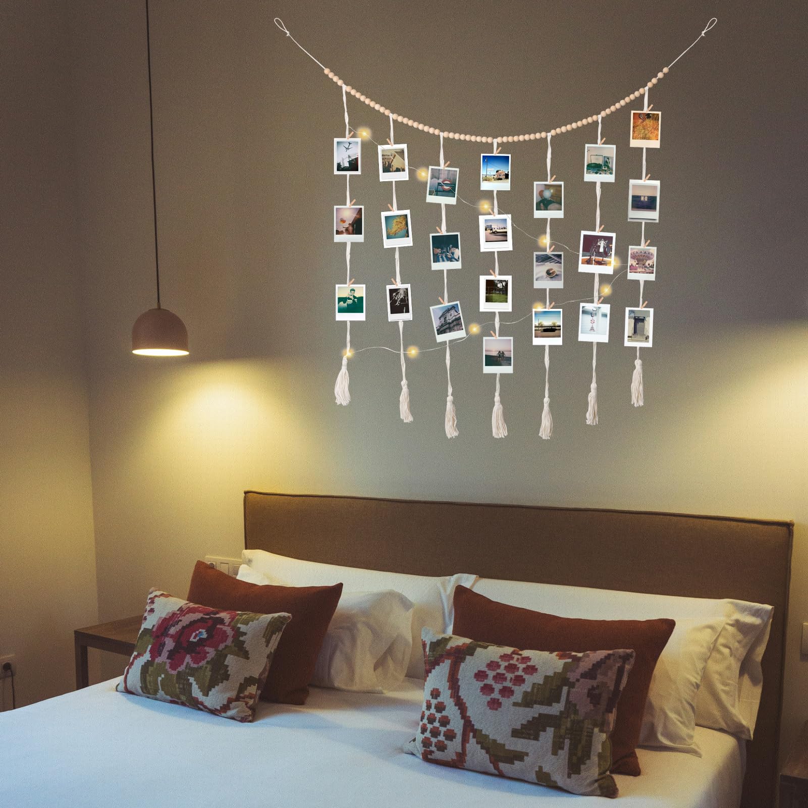 Présentoir Photo Mural à Suspendre 90x60 Cm - Avec 45 Pinces Et Guirlande LED - Style Bohème, Bois Et Corde