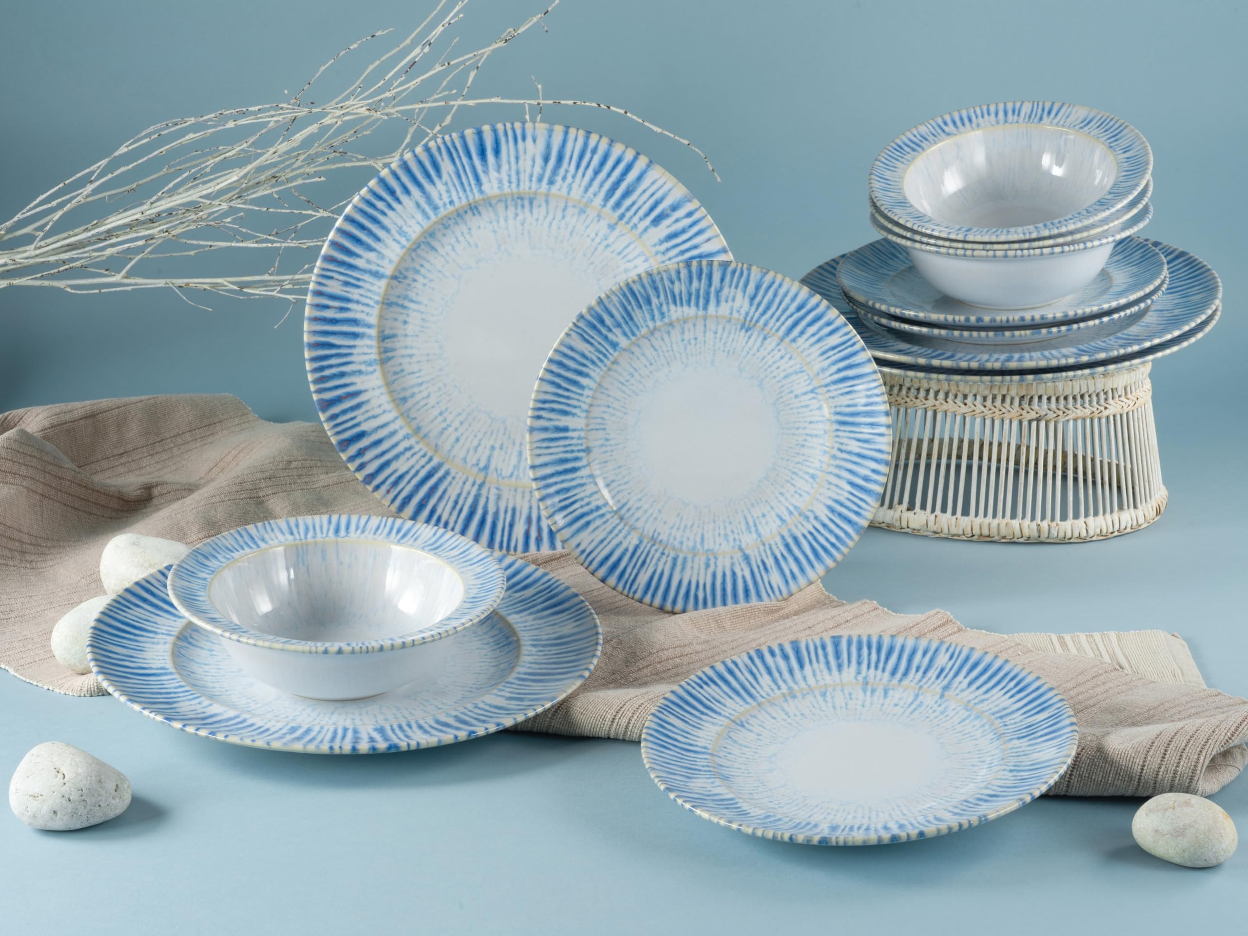 Creatable, 23717, Serie Rondo Summertime, 12-teiliges Geschirrset für 4 Personen, Teller Set aus Steinzeug, spülmaschinen- und mikrowellengeeignet, Made in Portugal