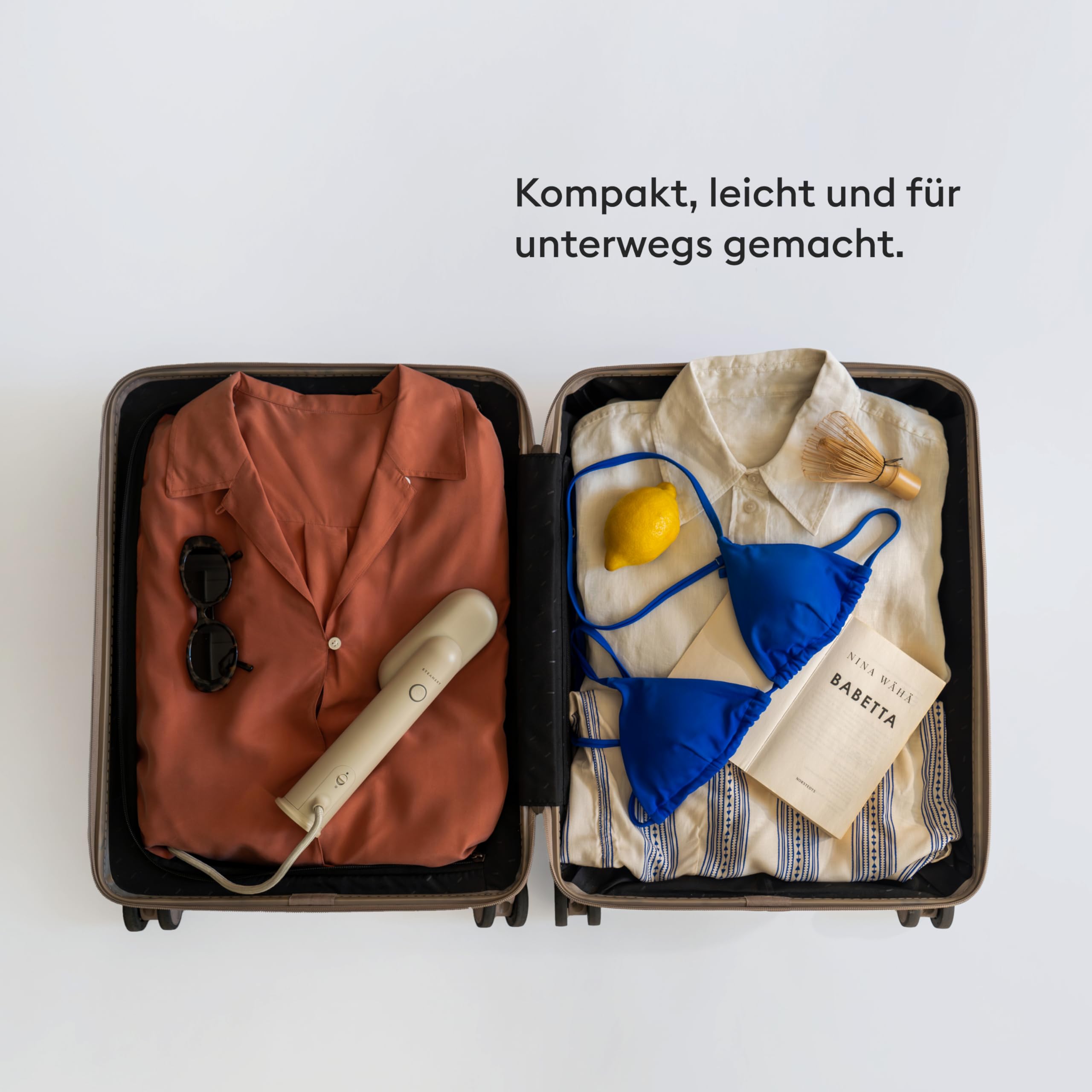 Steamery Travel Steamer Cirrus Lite, 1200 W, Dampfleistung 16 g/Min, Aufheizzeit 18 Sekunden, tragbar & kompakt, drehbarer Steam-Kopf, Dry Steam-Technologie, beheizte Frontplatte, Sand