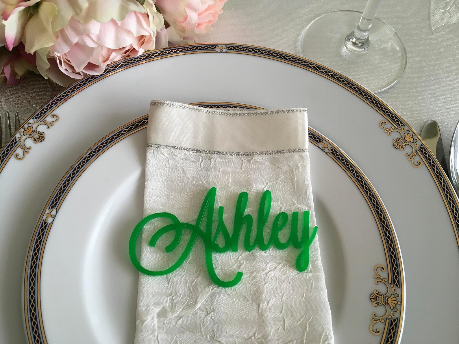 Hochzeits-Tischkarten - Platzkarten, Namensschilder, Name für Hochzeit Deko, Namensschriftzug aus Acryl - Personalisierte Namenskarten aus Holz und Acryl in Vielen Farben (100 Stück)