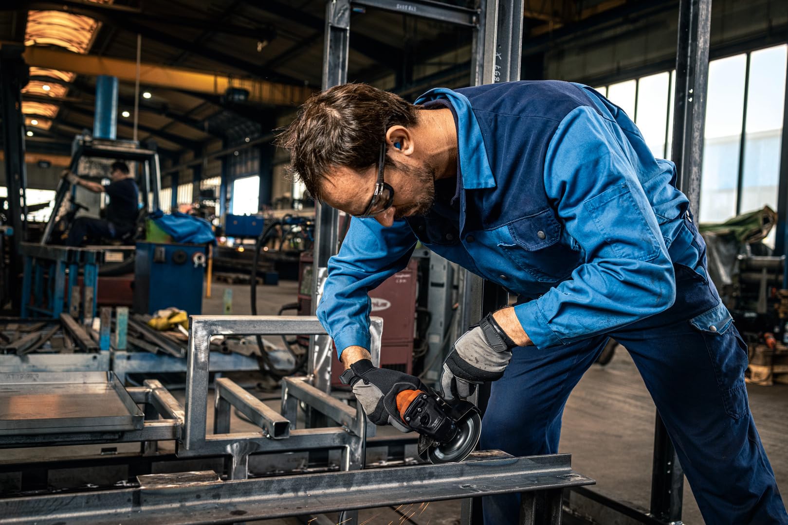 FEIN Smerigliatrice Angolare WSG 7-125, Ø 125mm, 760Watt, Compatta e Maneggevole, Ergonomia Perfetta per Lavori di Taglio e Levigatura, Sistema di Sicurezza integrato, Peso EPTA 1,80 kg