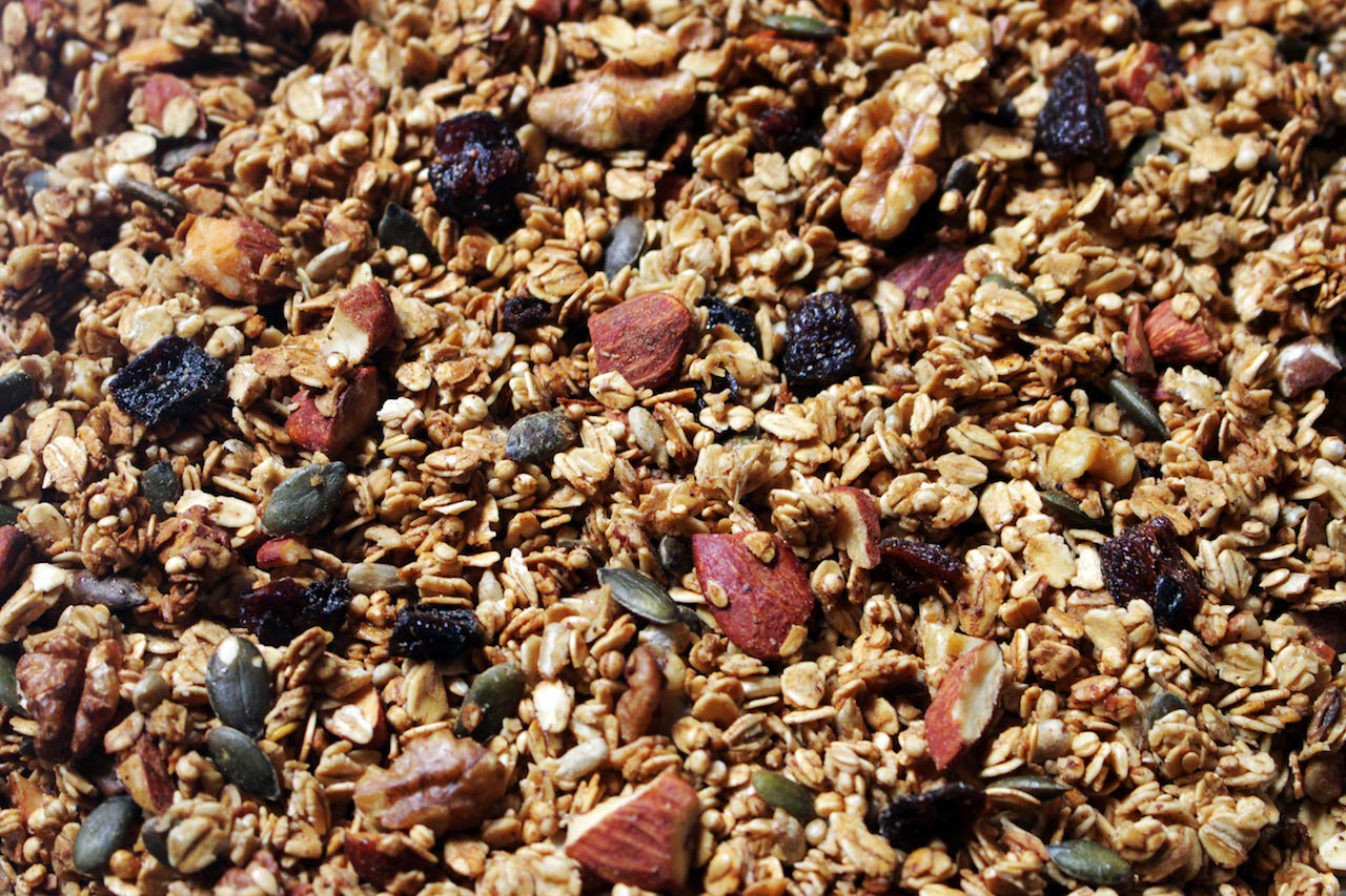 Granola de Arándanos, Almendras, Nueces, Quinoa y Miel de Abeja I Semillas de Lino, Girasol y Calabaza I Avena integral copo entero (Pack: 3 bolsas x 300gr) Total: 900 gramos