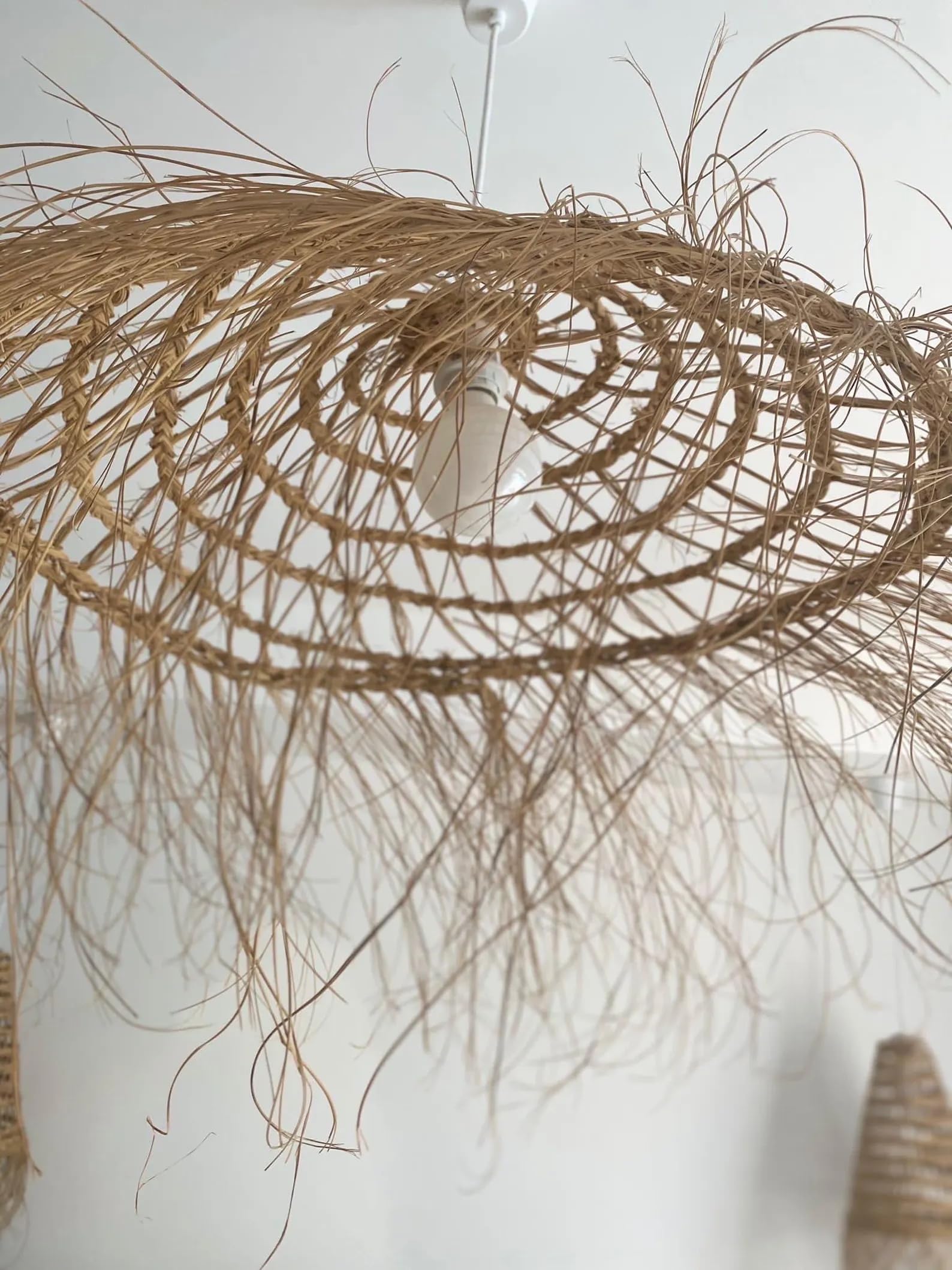 Suspension Luminaire en Fibre Naturelle Halfa, Forme Parasol, Style Bohème Gamme Sofy, Abat-jour Tissé Naturel
