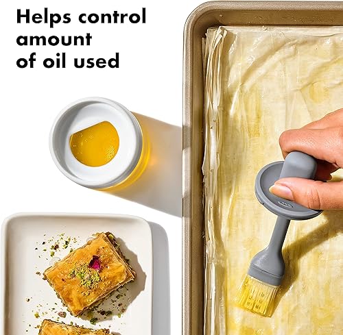 Miniatura 2 de OXO Good Grips Botella de aceite de vidrio y cepillo de silicona, 8 onzas