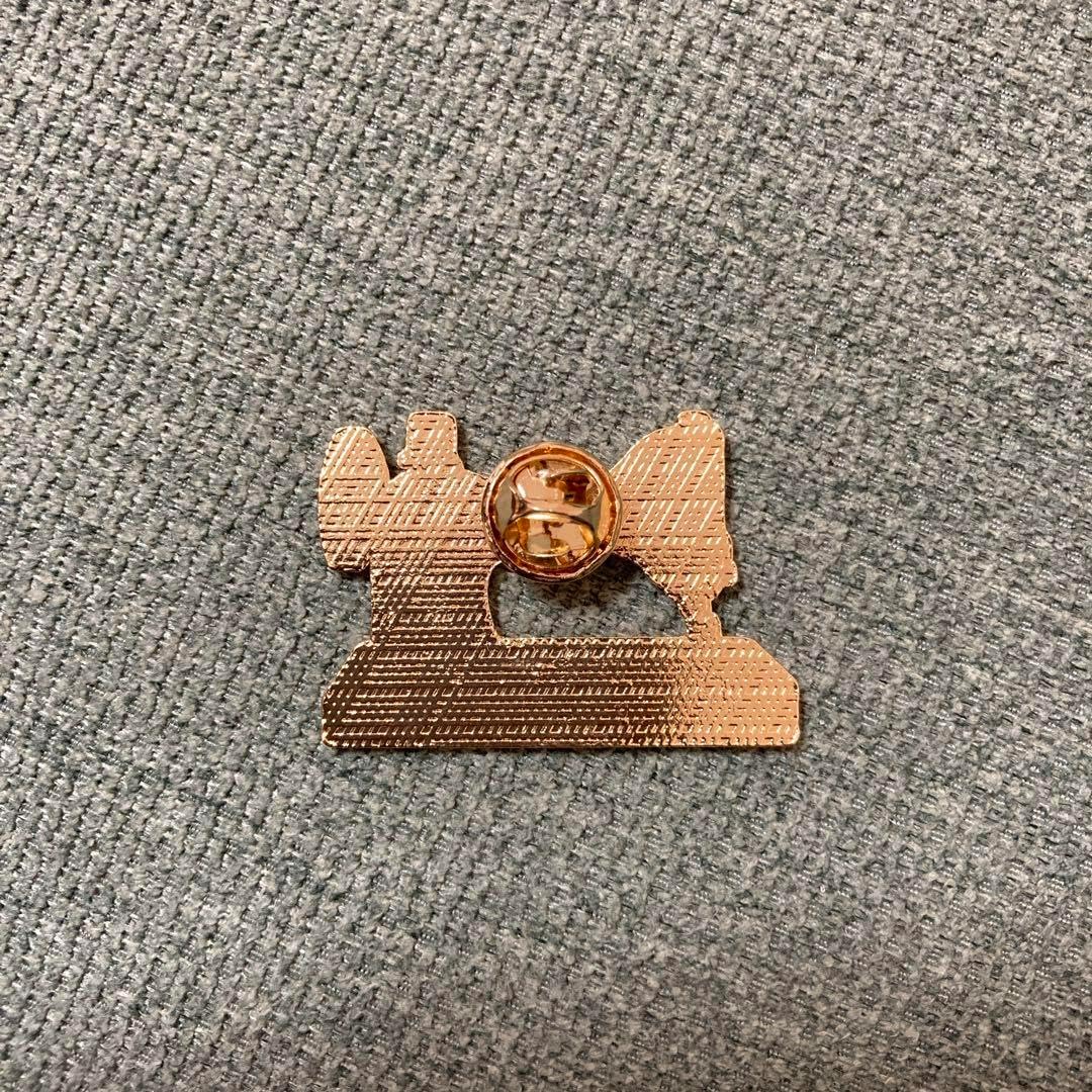 アンティークミシン ピンバッチ ブローチ ミシン 縫い物 名称・使い方など 足踏みミシン・手回しミシンのアンティークミシン修理士の工房 ミシン一番店  ～アンティークミシンの販売と修理～