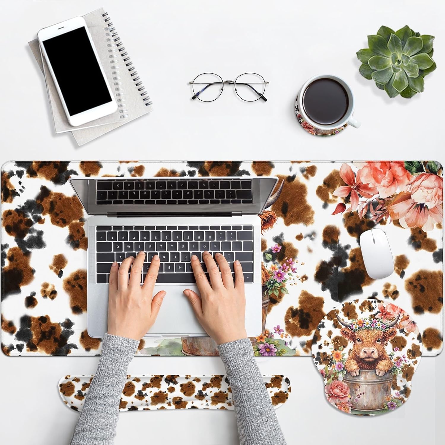 Arttown Highland Cow Flower Desk Mat Leaves Cartoon Print Mouse Pad Set 4 in 1 Ergonomic Design Large Mousepad + Keyboard Wrist Rest + Mouse Wrist Rest + Coaster Suitable for Home Office Study Game