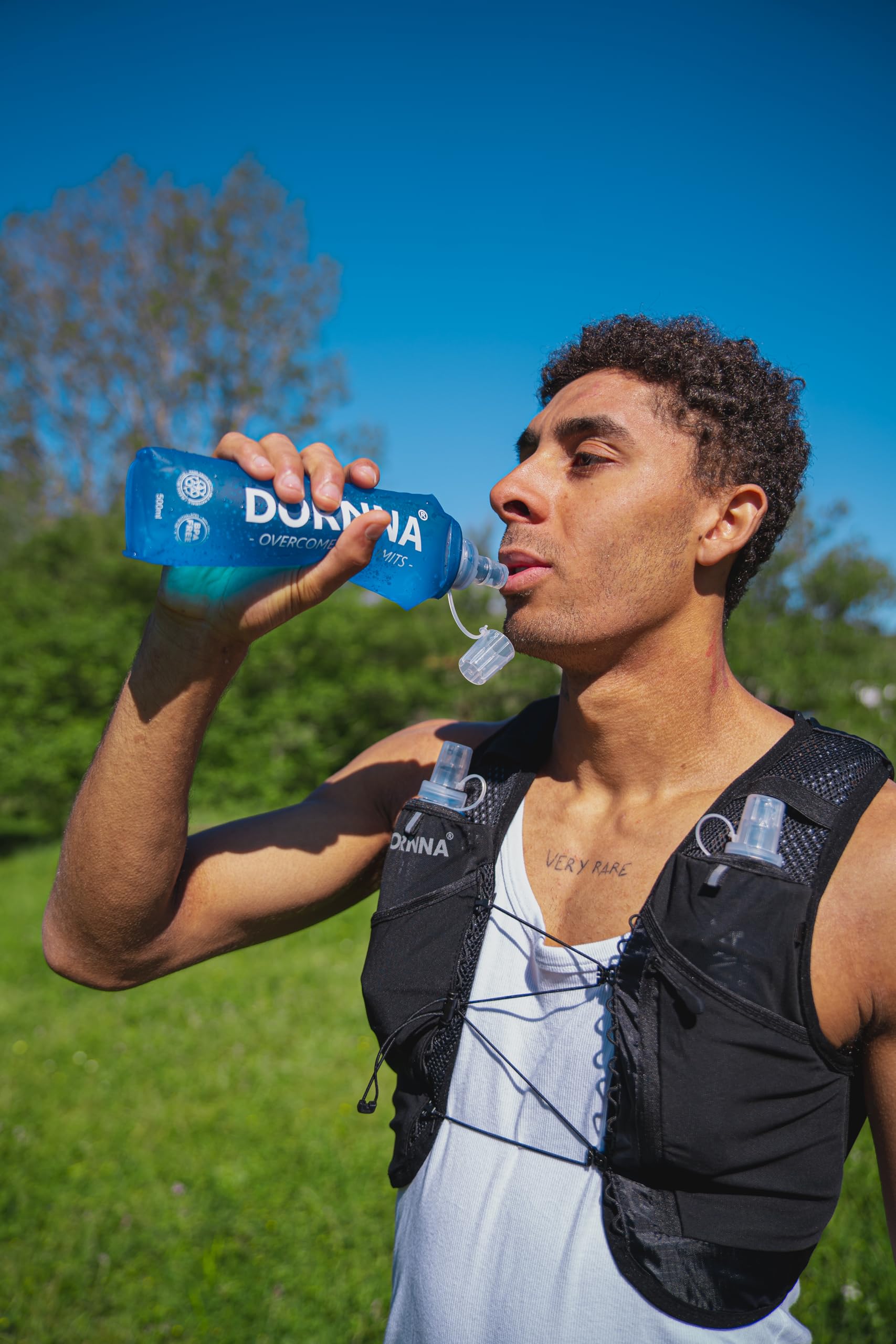 Light Edition V1 – Chaleco Hidratación Trail Running + 2 Soft Flask 500ml, Mochila de Correr para Hombre y Mujer, Bolsillo Trasero para Vejigas de hasta 2L.