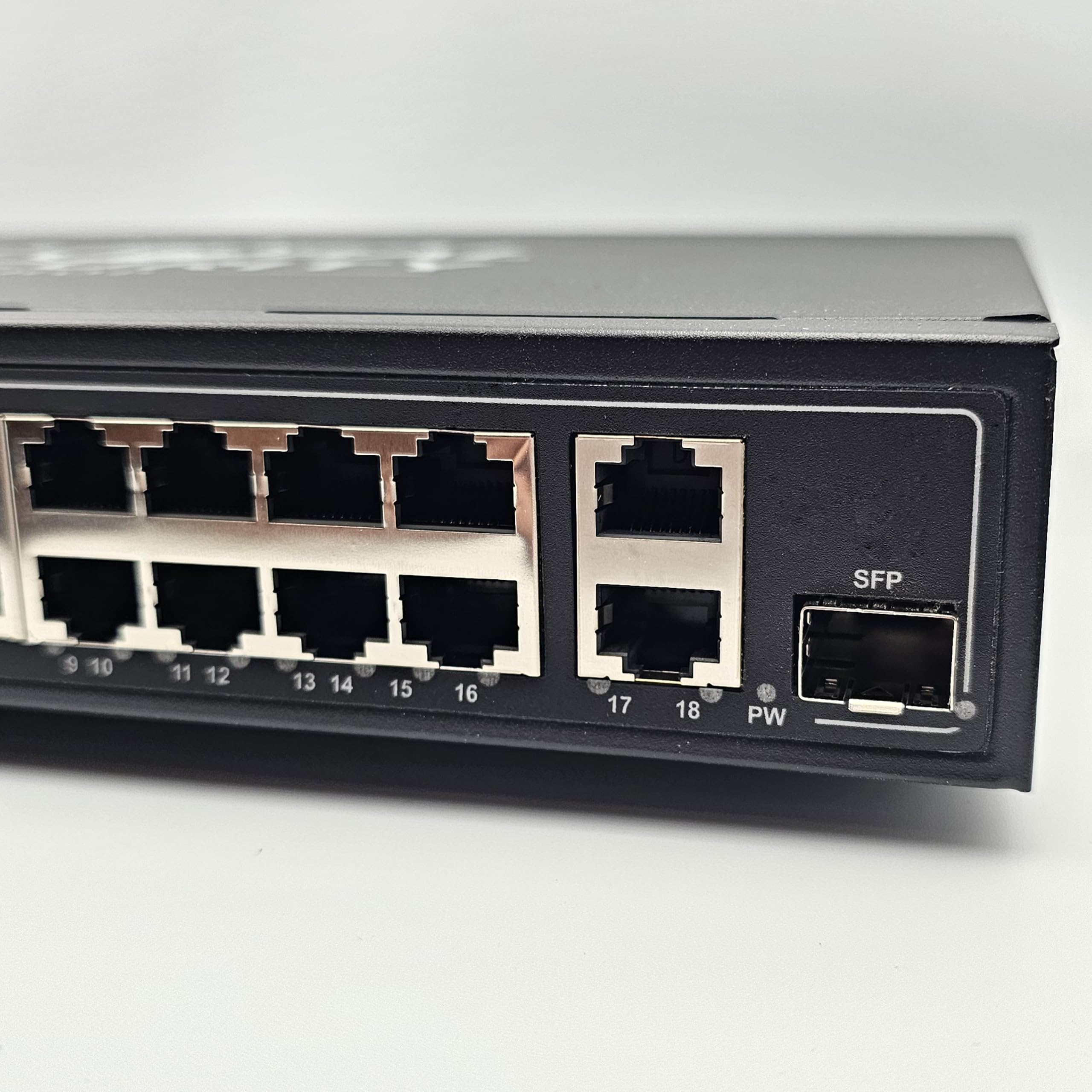 GSS Ultra Commutateur Switch PoE 16 Ports Gigabit + 2 Uplink LAN + 1 SFP Fibre Optique, Hub Réseau Ethernet Rackable 19 Pouces 240W, IEEE 802.3af/at, Plug & Play, pour Caméras 4K Vidéosurveillance