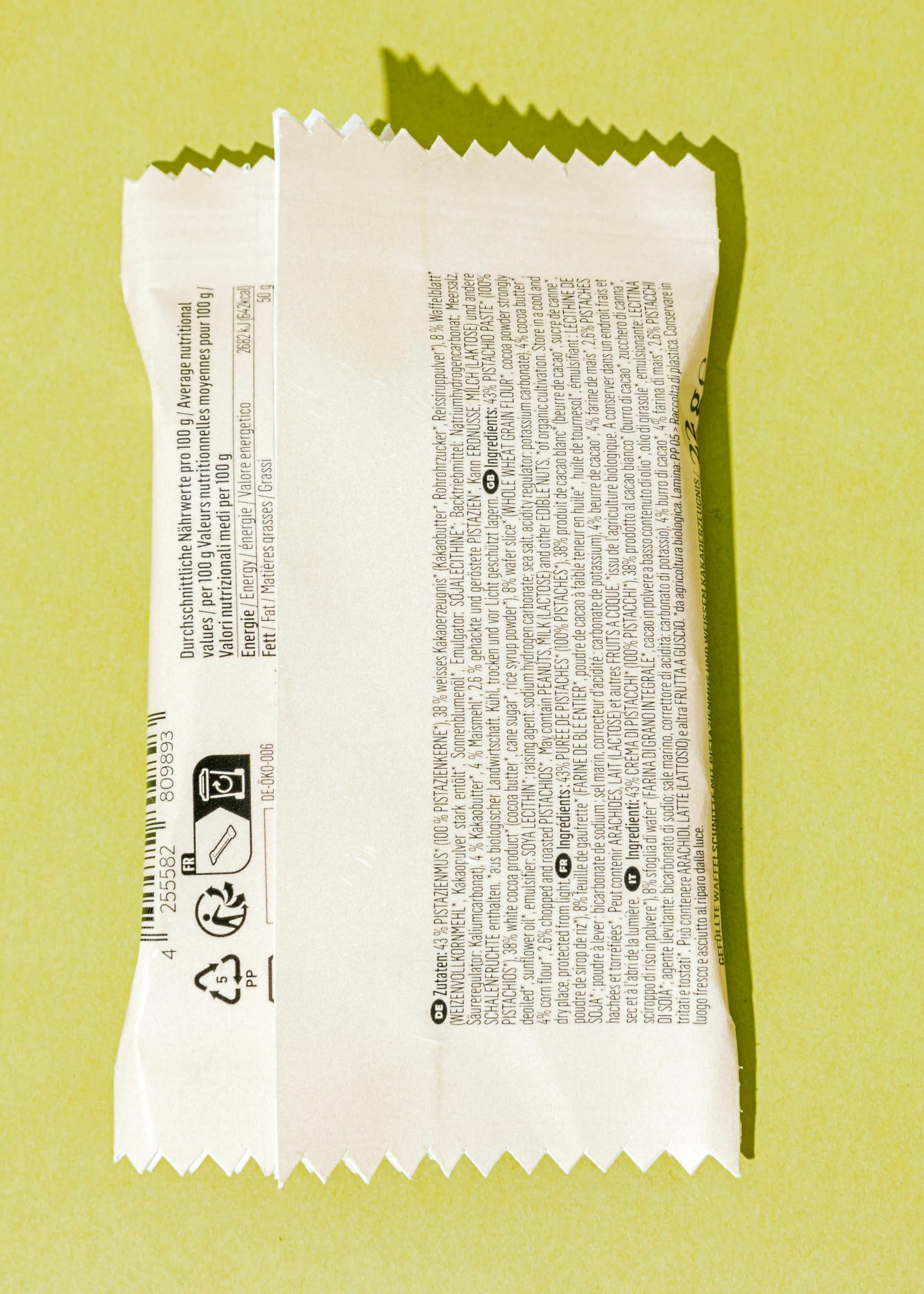 KoRo - Wafer ripieni con crema di pistacchi 22 g – 45% di ripieno ai pistacchi – Cioccolato bianco – Vegan