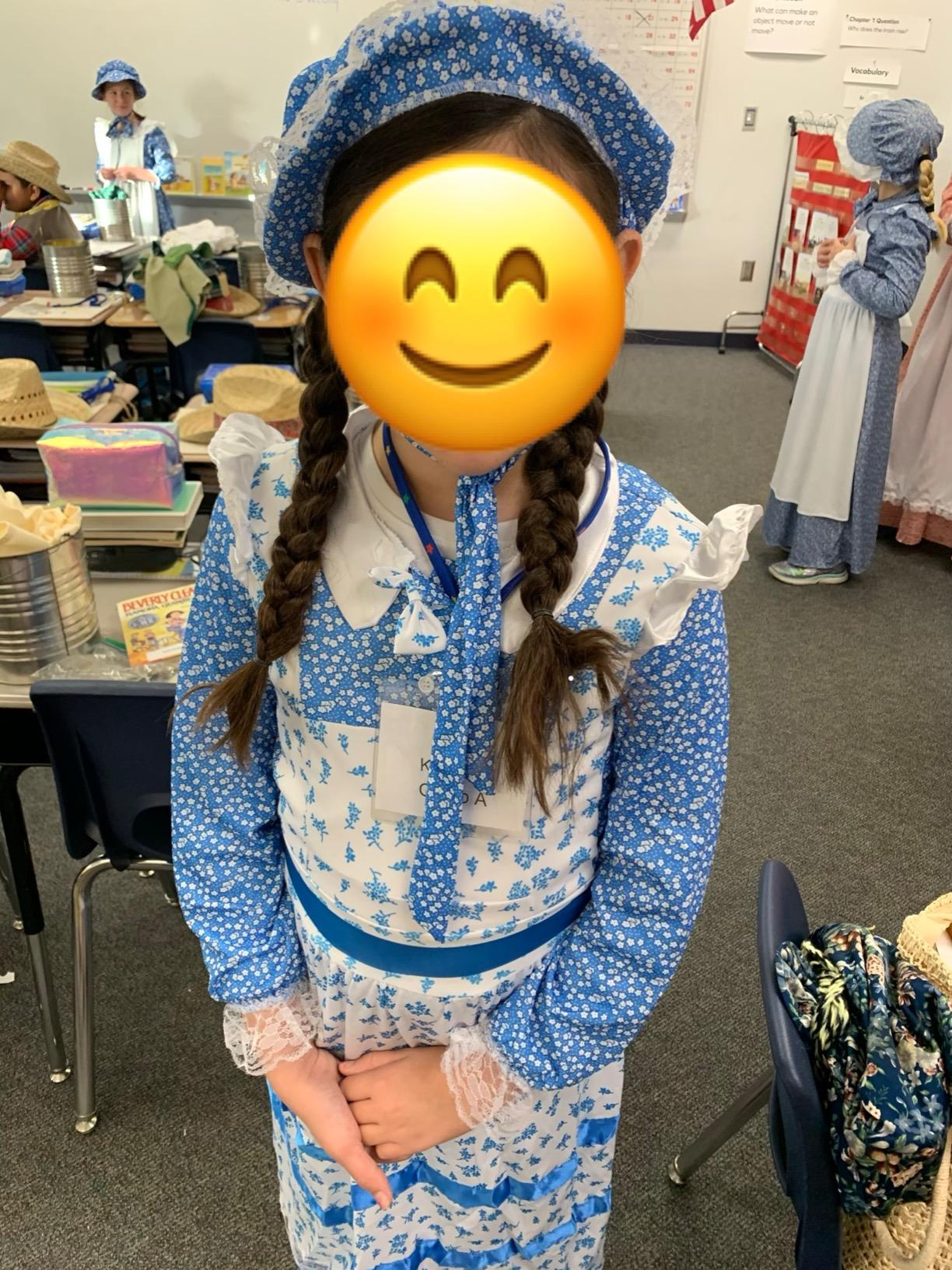 Aomig Vestito da Cameriera Bambina, 4 Pezzi Vestito Medievale Bambine Costume Vittoriano da Ragazza con Bonnet Medievale, Grembiule, Calzini per la Festa del Libro Mondiale, Carnevale, Halloween