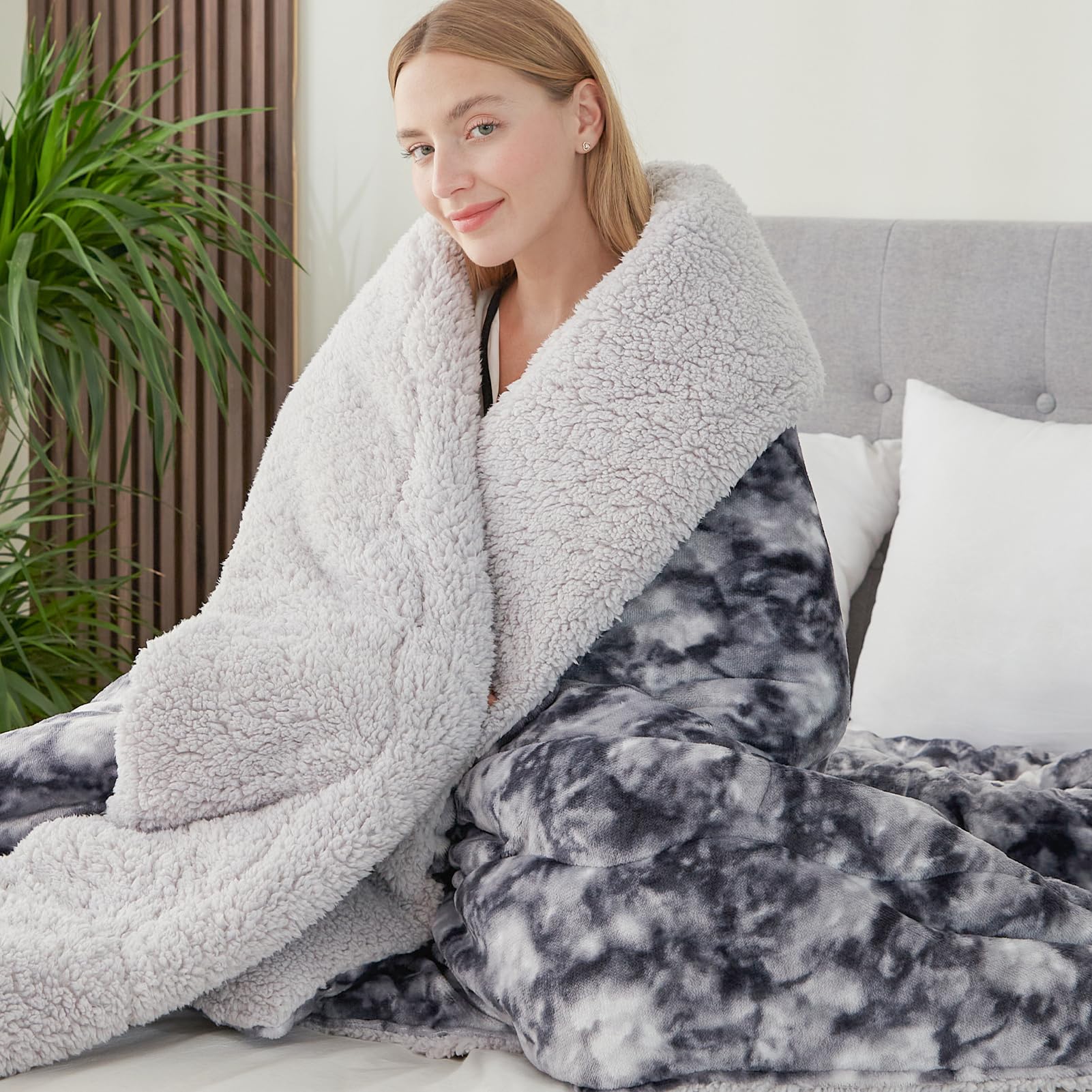 Coperta Reversibile In Pile Sherpa 100% Poliestere, Morbida E Calda – 127x152 Cm – Fantasia Quadri Grigi