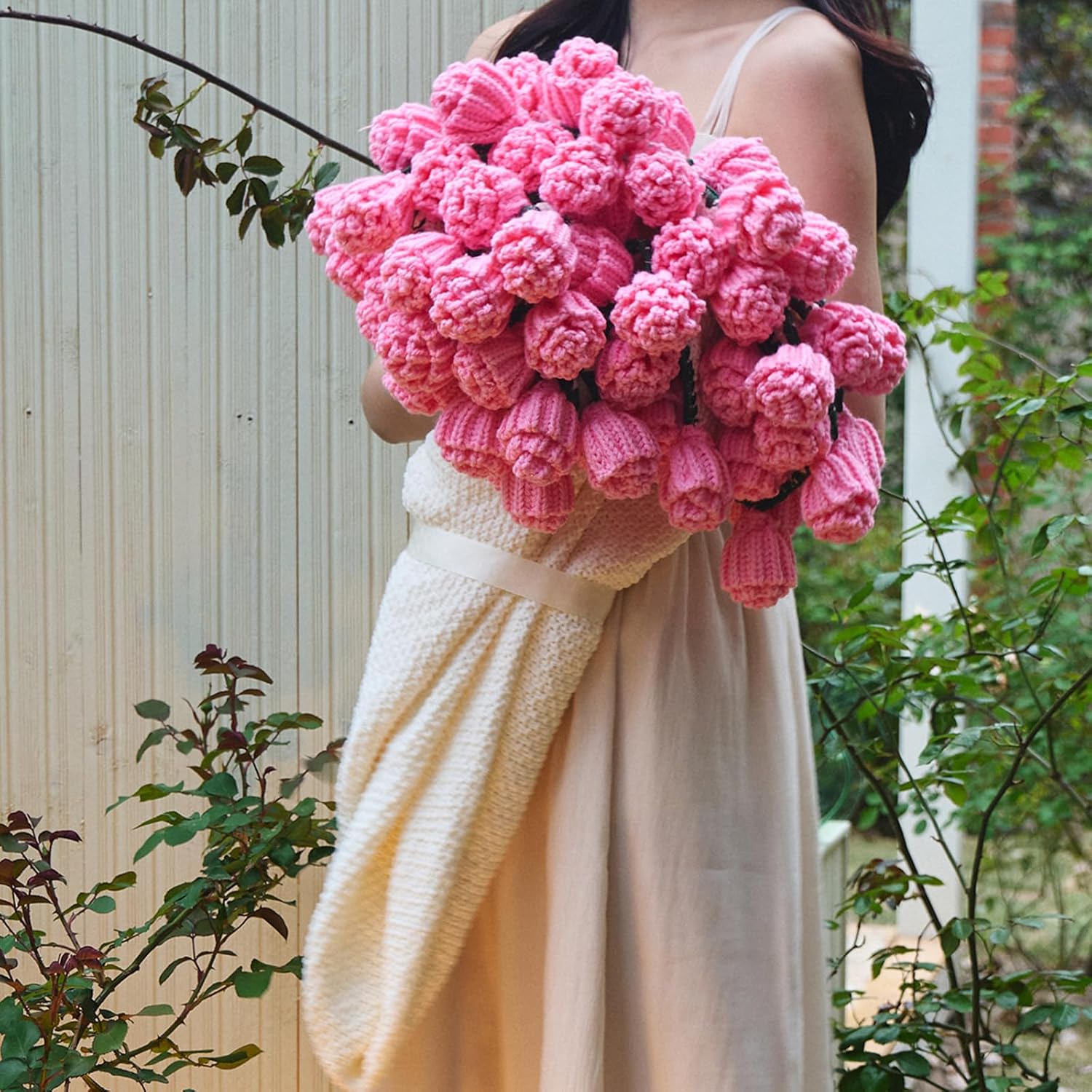 vctops Flower Bouquet Knitted Throw Blanket, Cute Roses Bouquets Handmade Crochet Round Blankets, Pink Roses Soft Throws Gifts for Girls, Women, Wife (Pink,Diameter 59")