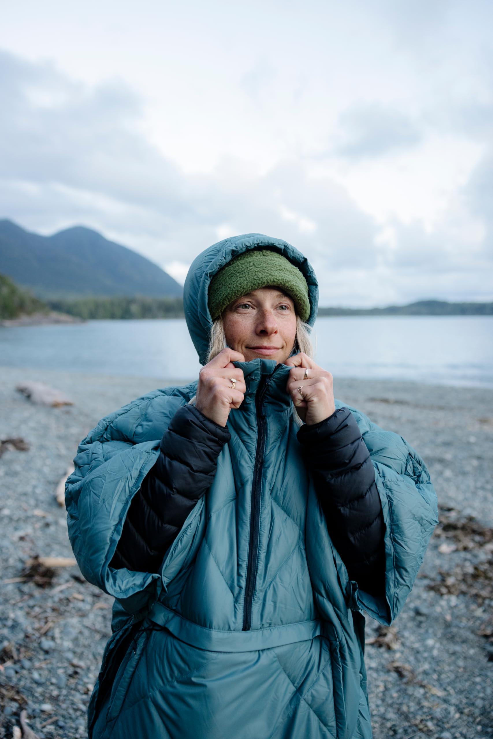 Amazon.com : Therm-a-Rest Honcho Poncho Down Wearable Camping