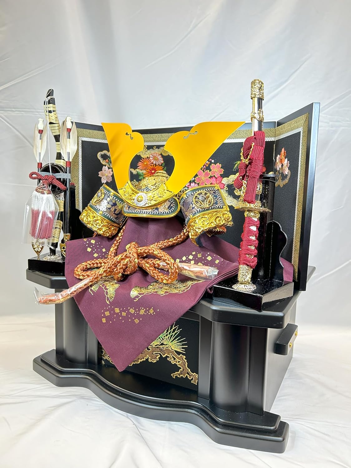 楽天市場】龍虎堂 五月人形の通販 金色兜飾り（弓太刀付） 五月人形兜