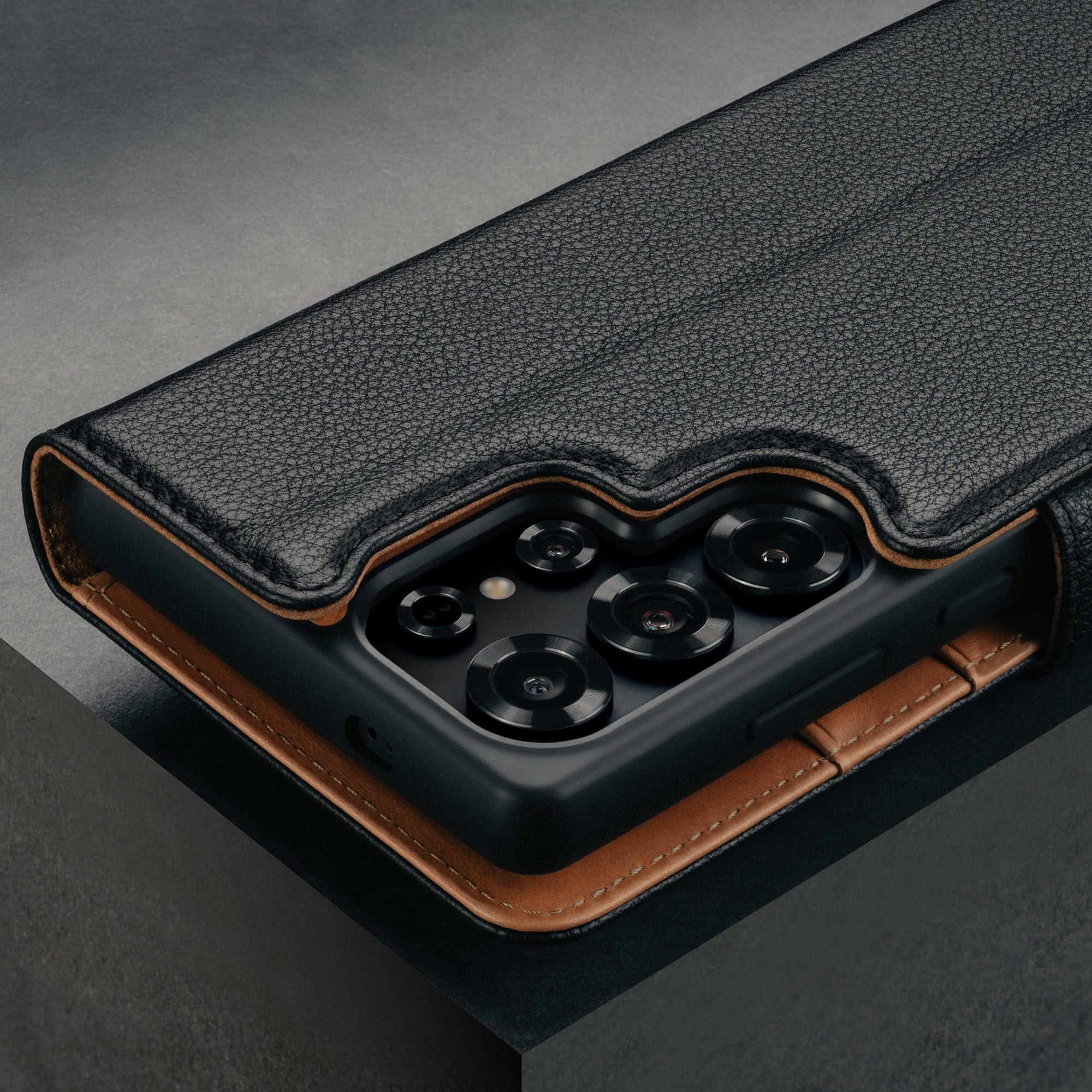 Skórzane etui TORRO Premium kompatybilne z Samsung Galaxy S25 Ultra 5G 2025 – skórzane etui typu Bumper z magnetycznie zdejmowaną osłoną portfela z podpórką i miejscami na karty (Czarny)