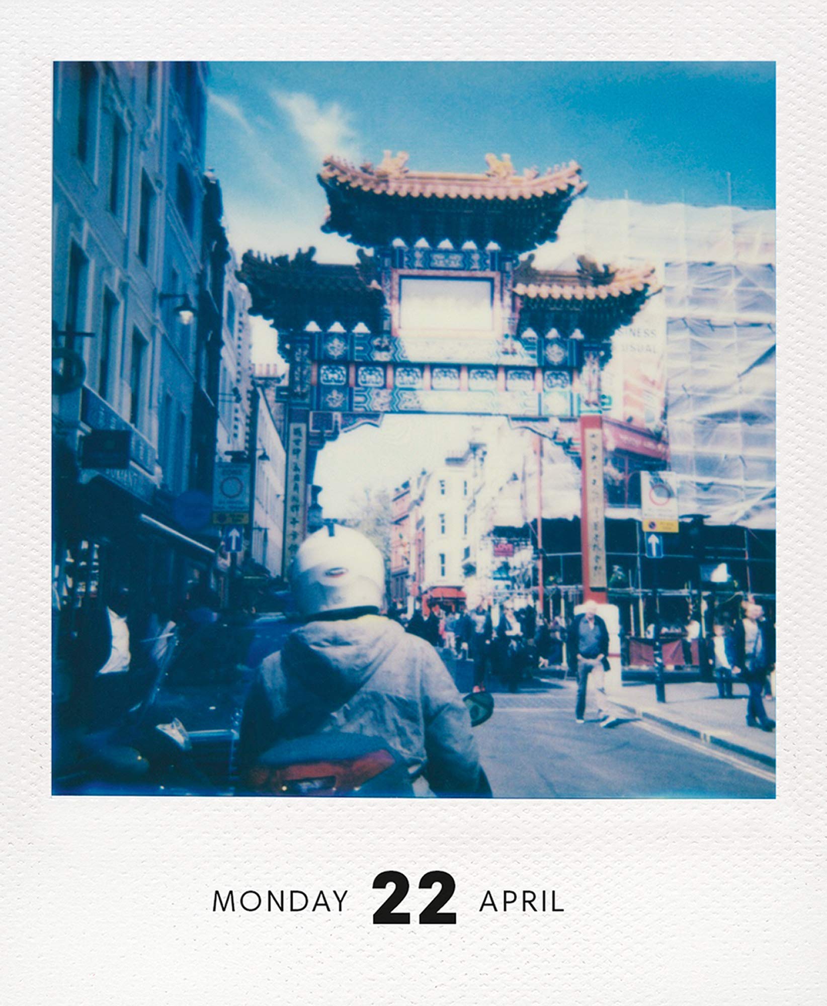 Photodarium 2019: Every Day a new Instant Photo: A Calendar For 2019 With 365 Instant Photos: 8