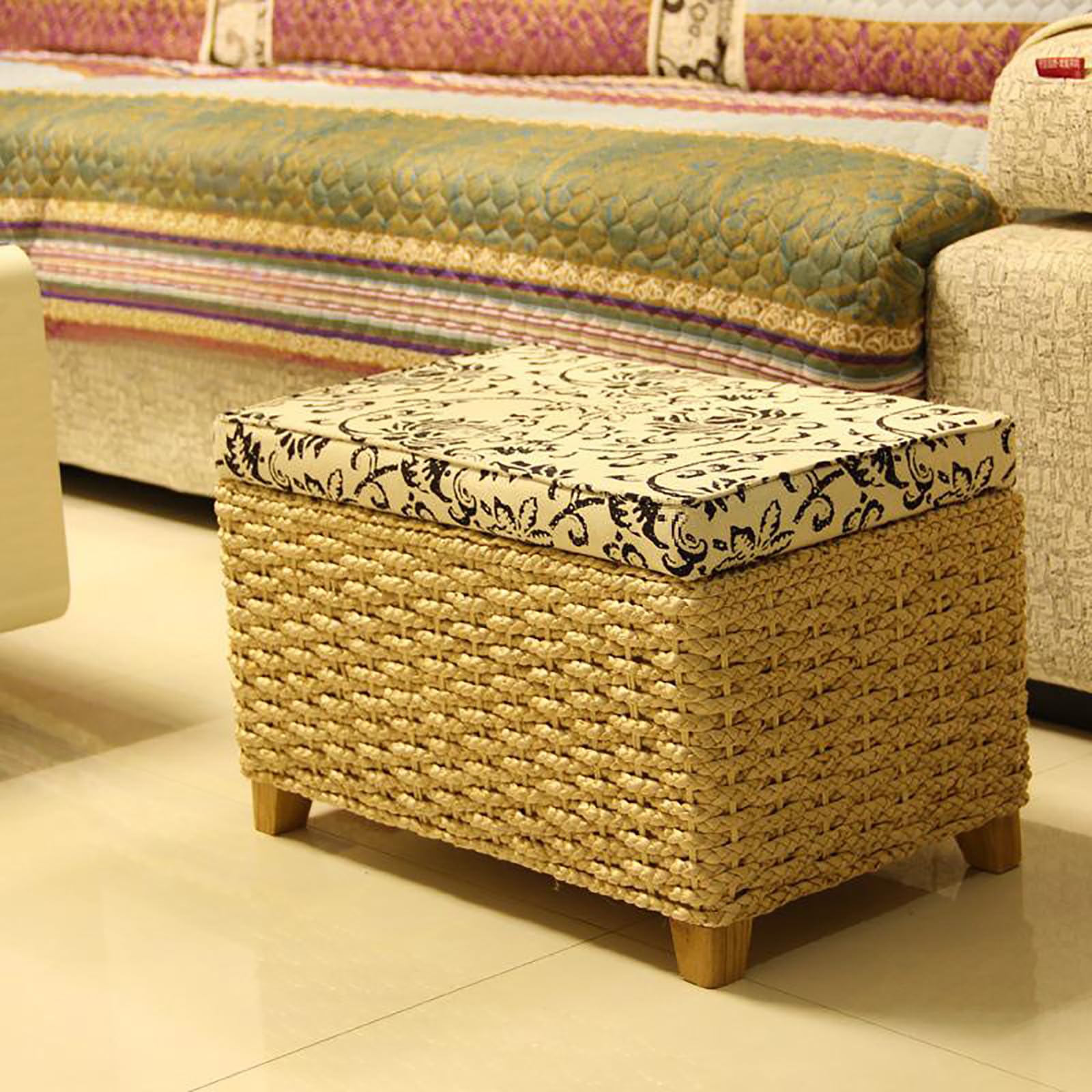 Banc de rangement en paille avec coffre bois massif et pouf repose-pieds de chambre