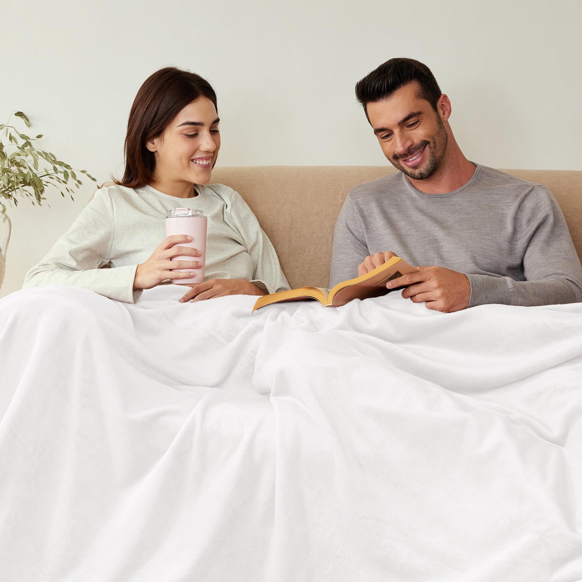 Exclusivo Mezcla Fleece Blanket Queen Size for Bed Super Soft and Warm, All Season Use, Cozy, Plush, Lightweight, 230x230 CM, White - Image 2
