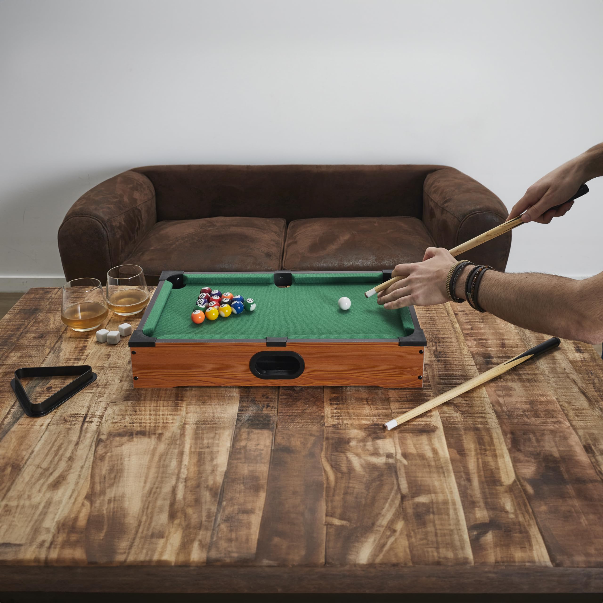 MISTER GADGet - MG2017 Jeu de Table Billard - 2 Queues - 16 Boules - Triangle et Craie Bleue - Conçu pour Soirées Amicales - H10 x L31 x P51 cm - Couleur Marron et Vert | Bois, jeu de table billard, 51x31x10 cm, 2 queues 16 boules triangle et craie, diver