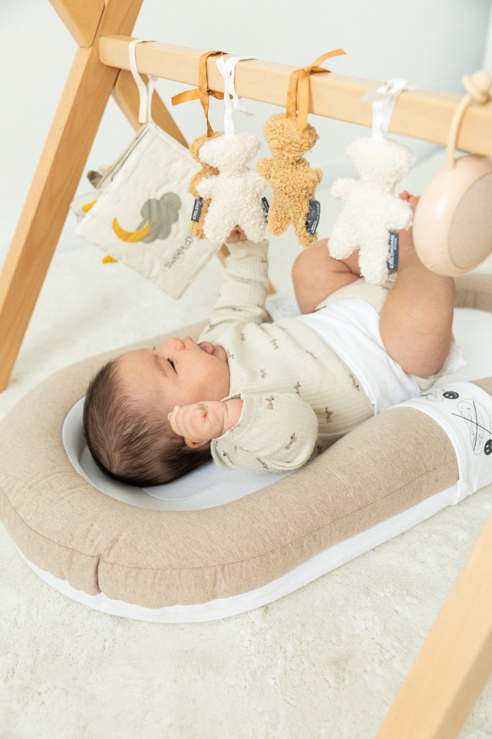 BÉABA, Cocoony Réducteur de Lit Bébé, Dès la Naissance, Cocon Apaisant et Respirant, Ceinture de Sécurité, Maintien sur le Dos, Textile Ultra Doux 100% Coton, Déhoussable, Lavable, Certifié Oeko-Tex