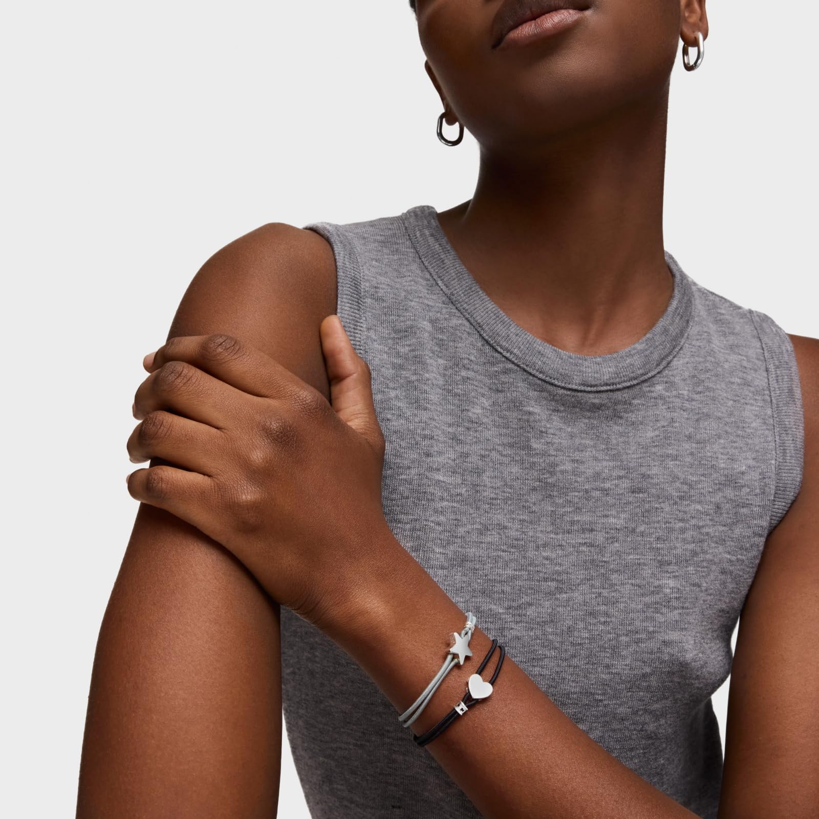 TOUS Pulsera Elástica Negra para Mujer con Motivo de Corazón de Plata de Primera Ley, Colección Sweet Dolls