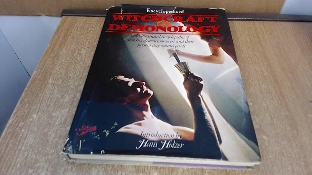 洋書 Encyclopedia of Witchcraft & Demonology The Encyclopedia of Witchcraft and Demonology: Amazon.co.uk