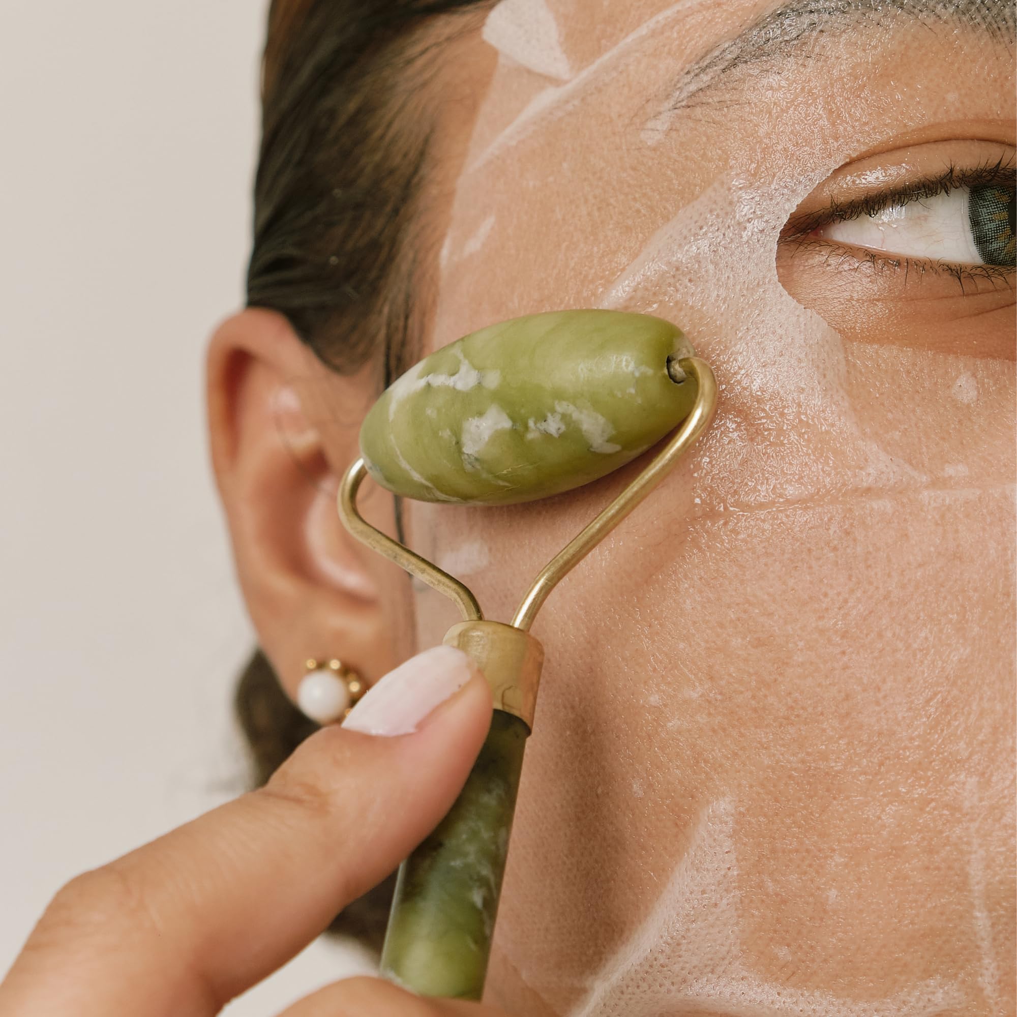 Set GuaSha Facial y Rodillo de Jade 100% auténtico | Masajeador Facial con Rodillo Liso, Rodillo Dentado y Piedra Guasha | Kit Reafirmante y Drenaje antiarrugas para tonificar la piel