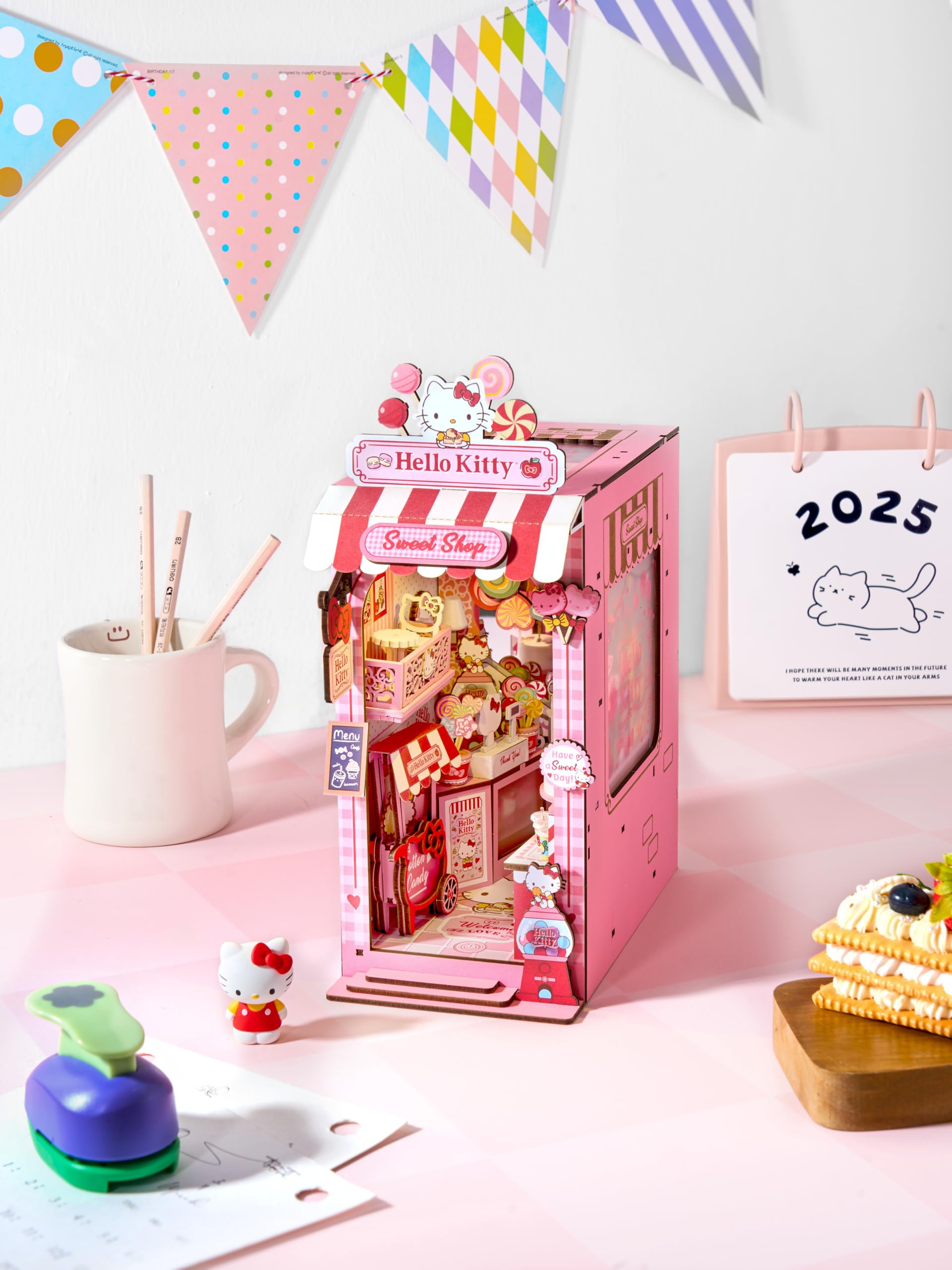 HELLO KITTY まとめ売り Amazon.com: Hands Craft Hello Kitty Sweet Shop Book Nook Kit