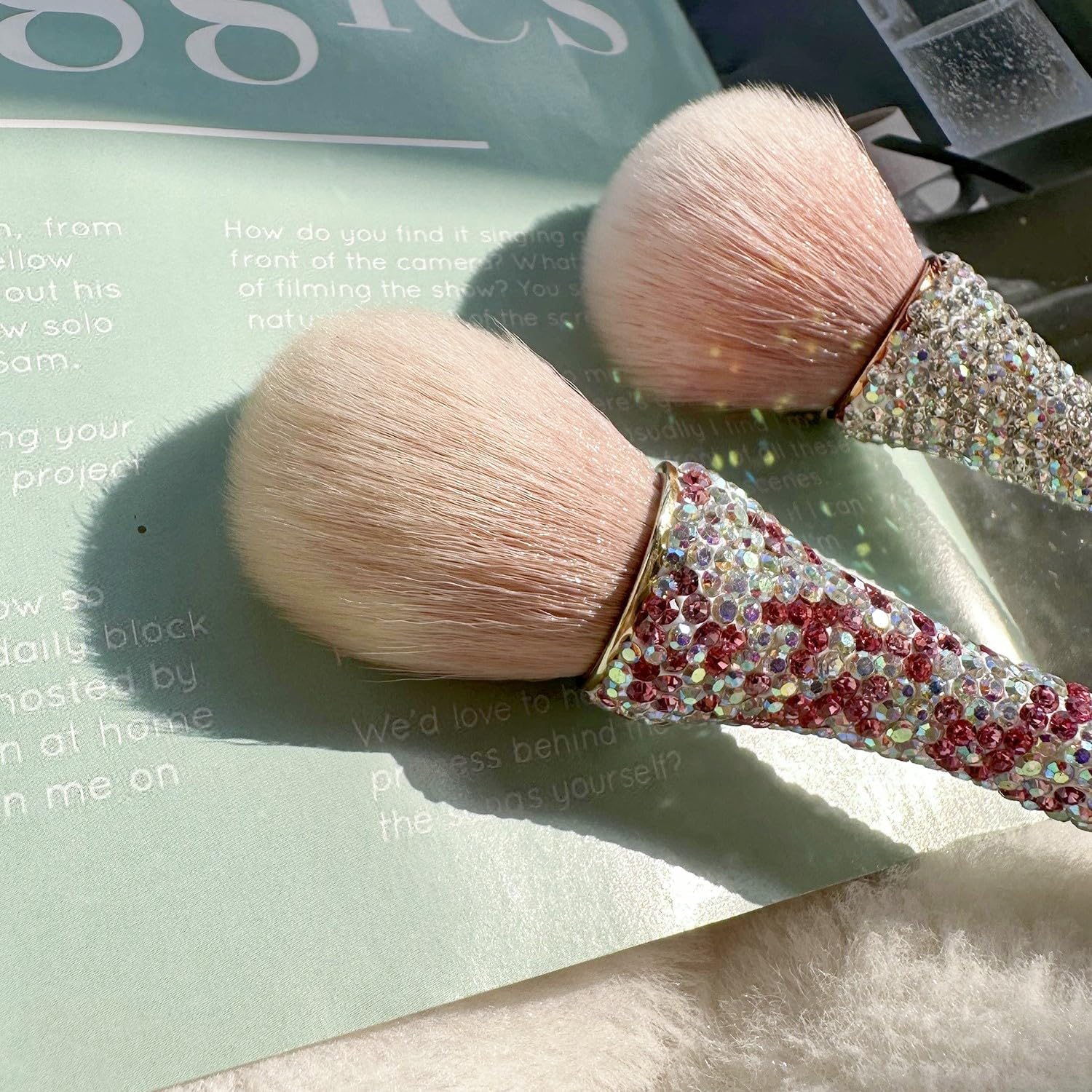 Pinceau de maquillage rétractable avec couvercle en strass brillants, brosse de maquillage portable avec poils doux (rose)